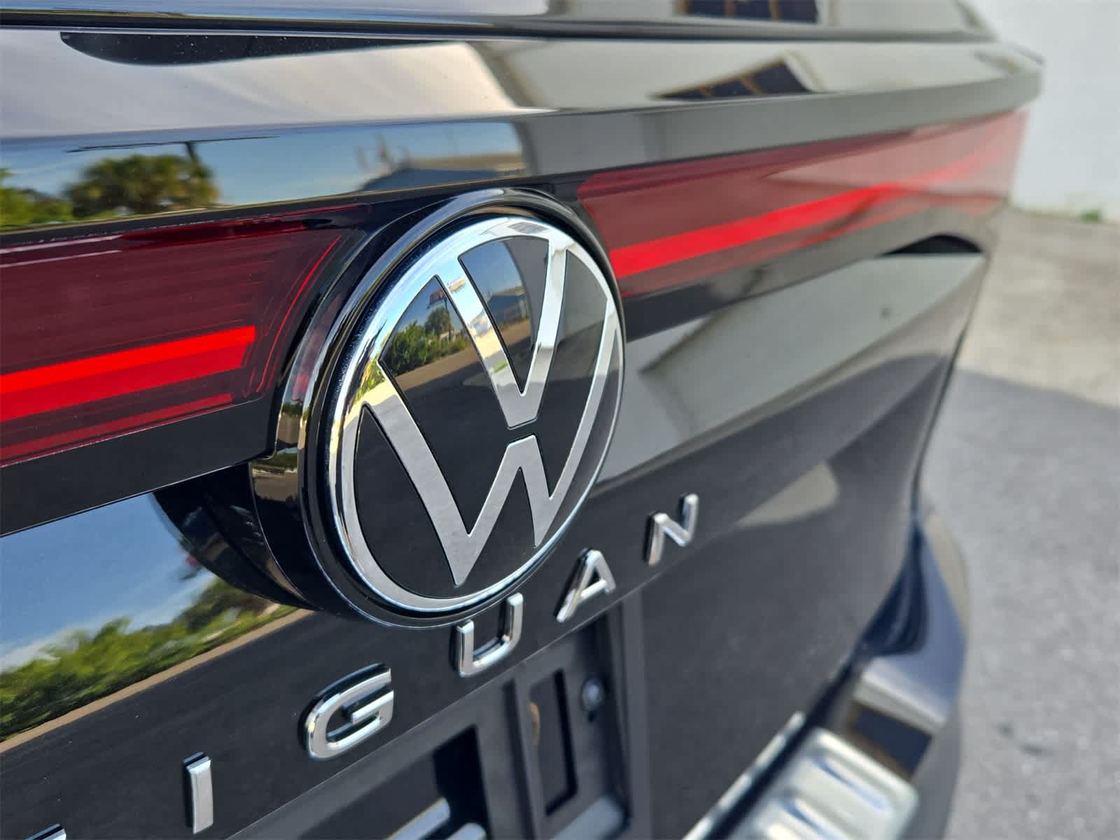 Thumbnail: 2025 Volkswagen Tiguan - 12