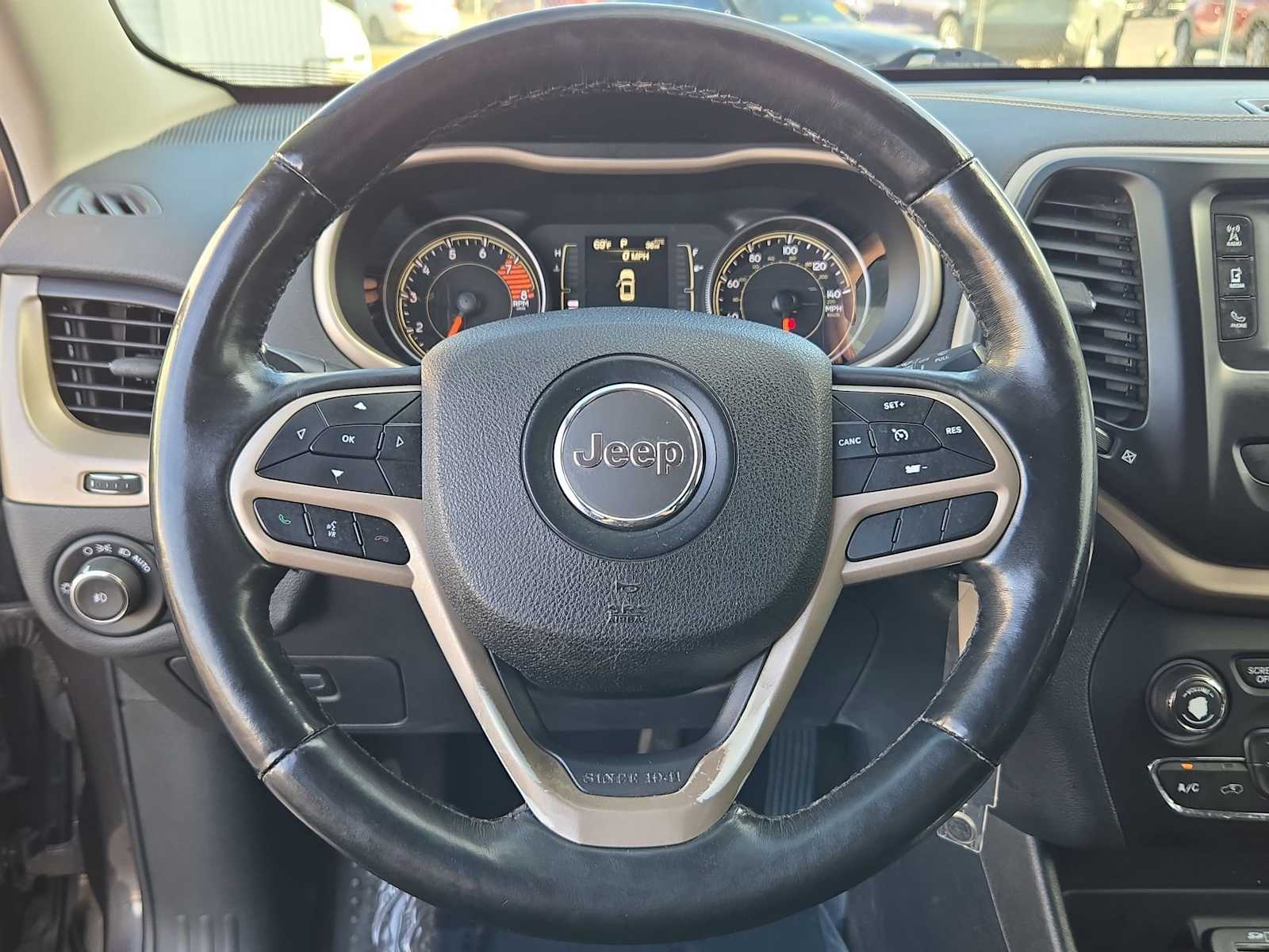 Thumbnail: 2017 Jeep Cherokee - 22