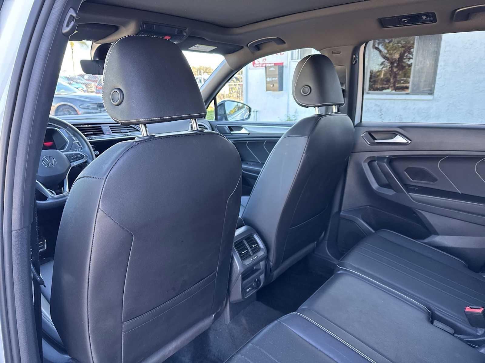 Thumbnail: 2023 Volkswagen Tiguan - 17