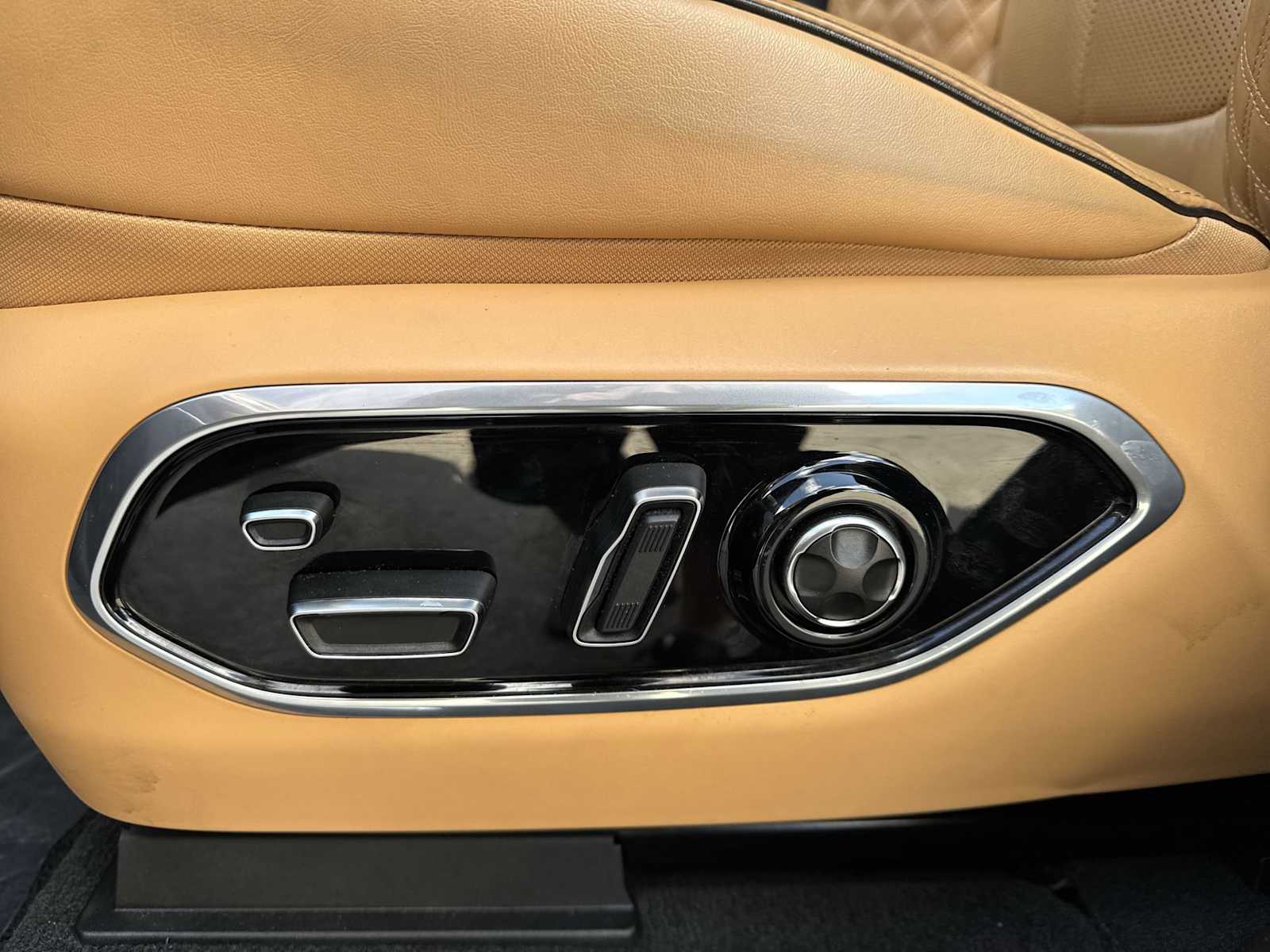 Thumbnail: 2022 Jeep Grand Cherokee - 17