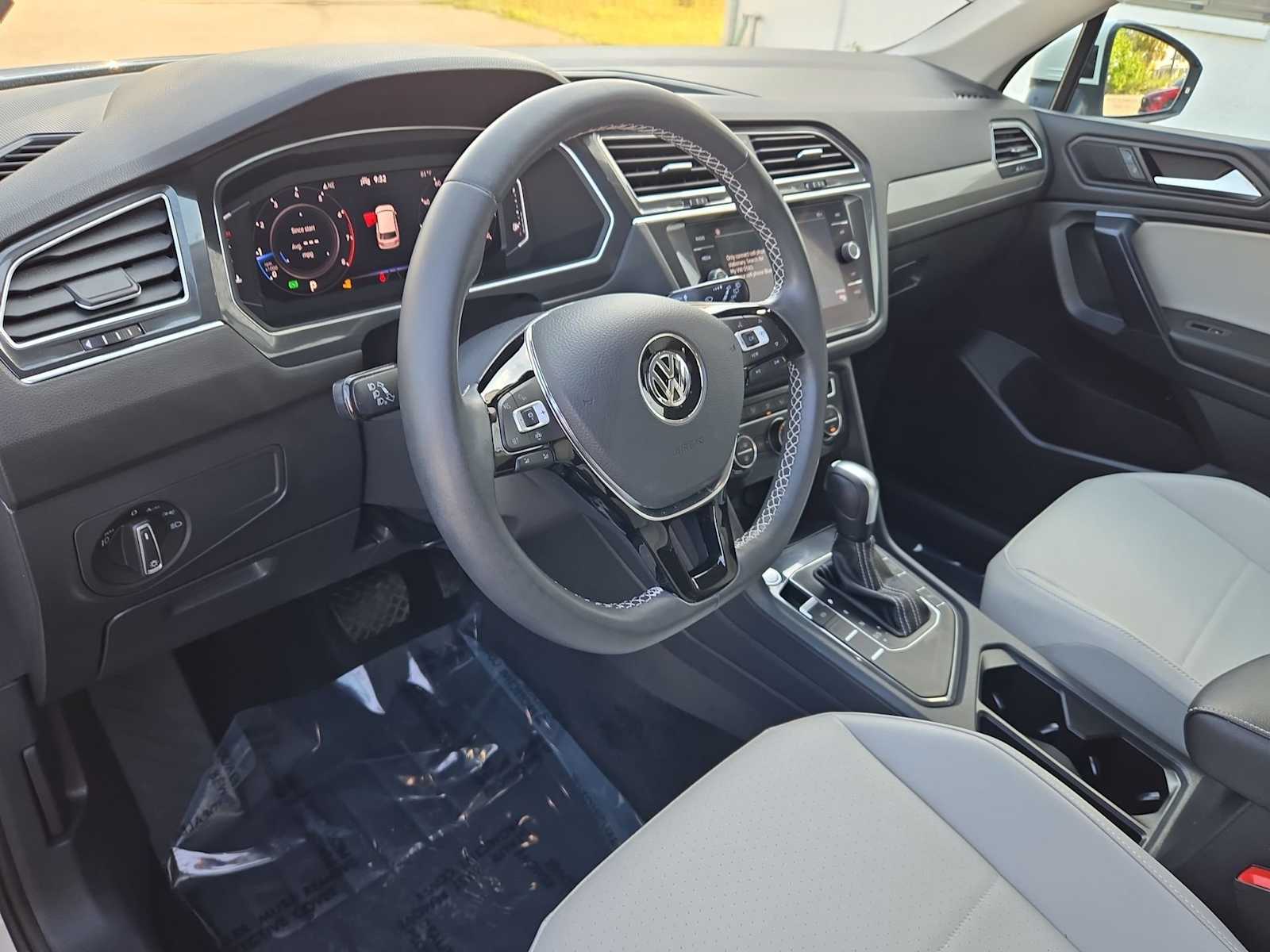 Thumbnail: 2021 Volkswagen Tiguan - 10