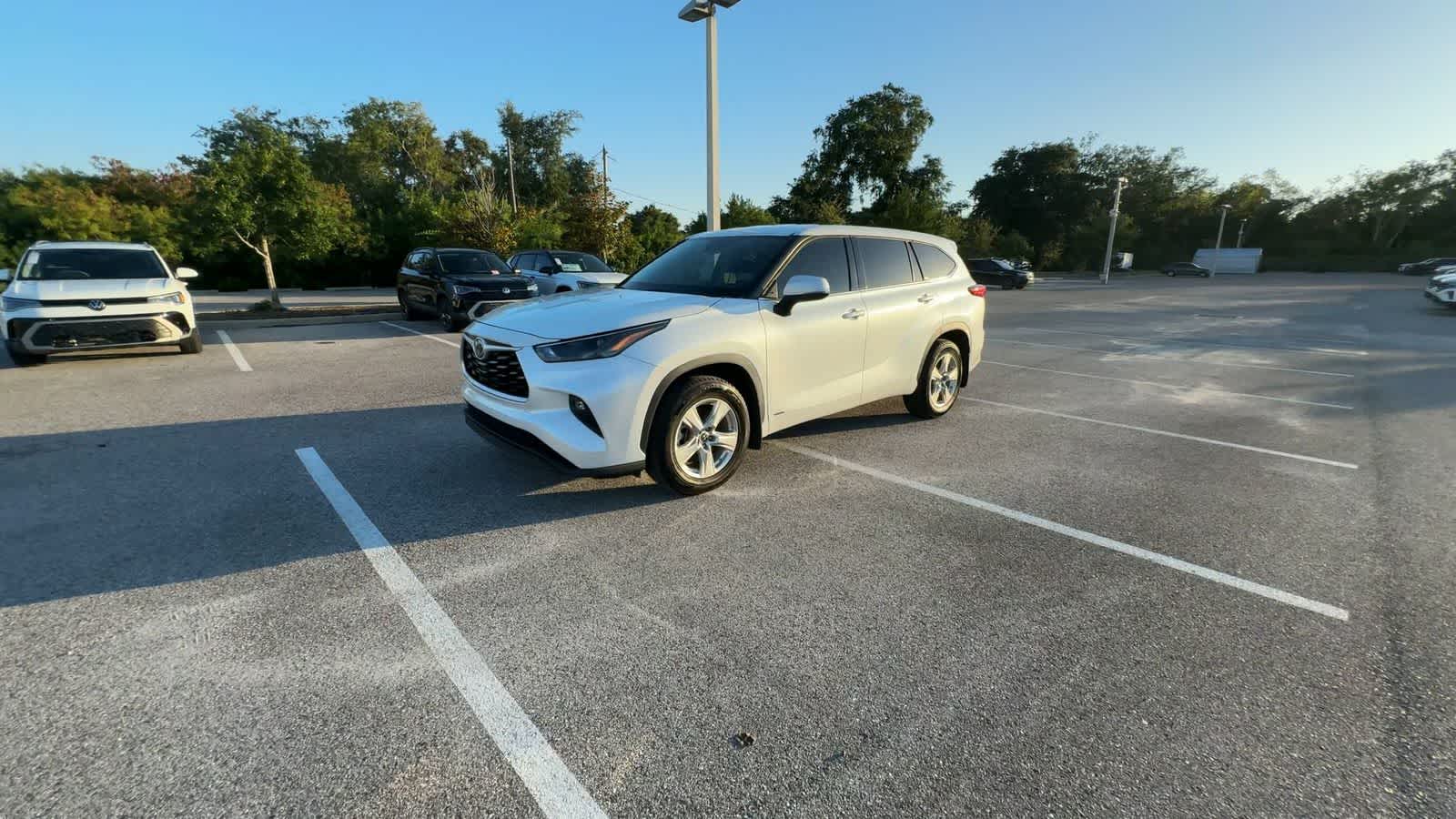 Thumbnail: 2022 Toyota Highlander - 3