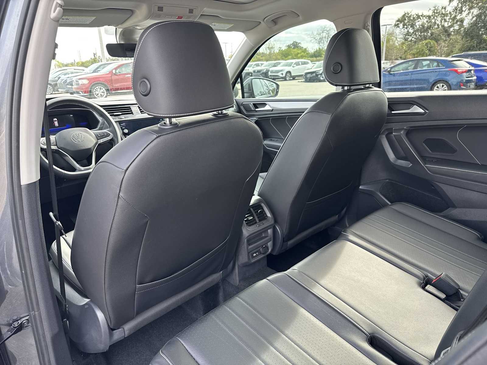 Thumbnail: 2022 Volkswagen Tiguan - 16