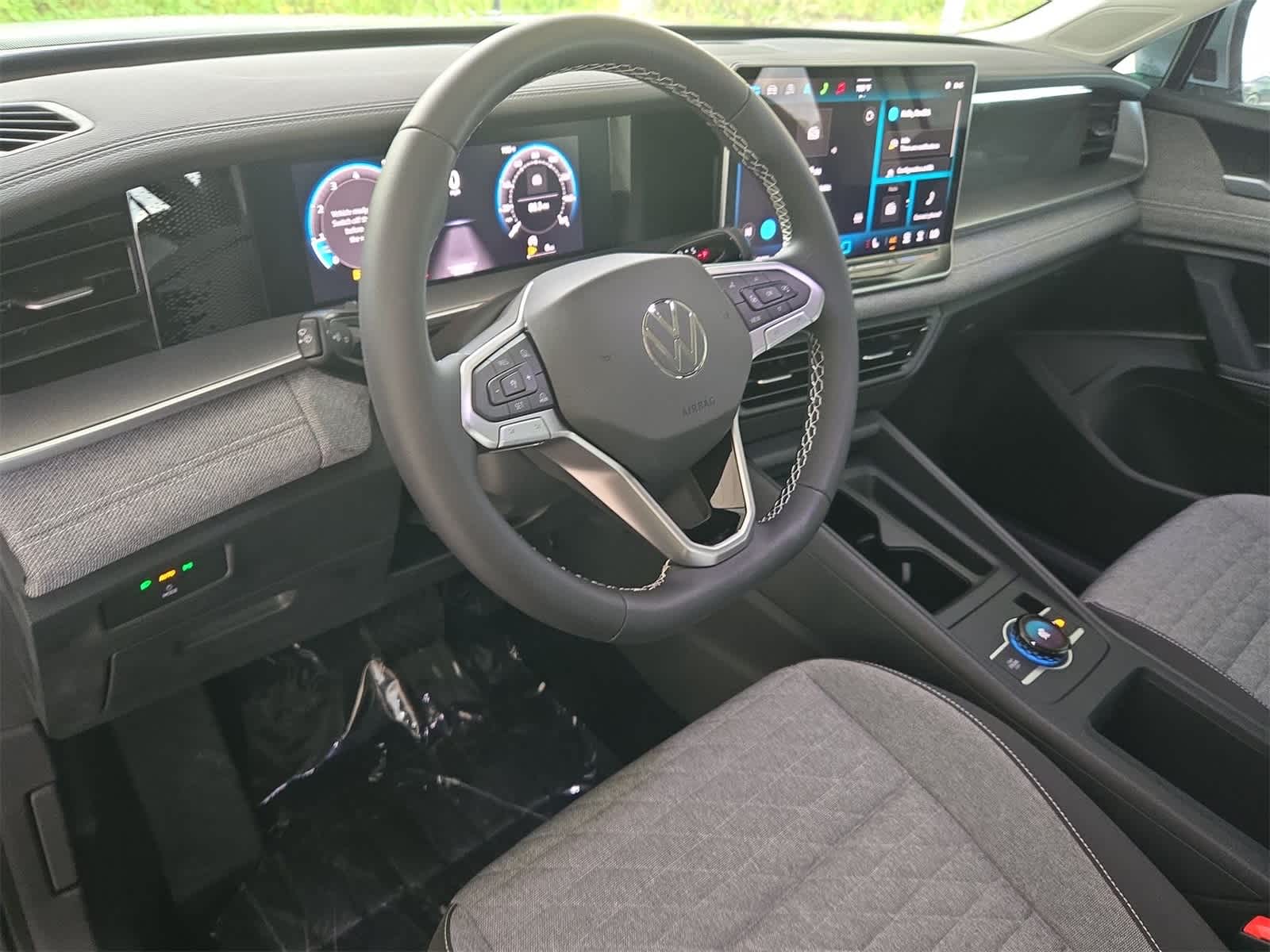 Thumbnail: 2025 Volkswagen Tiguan - 10