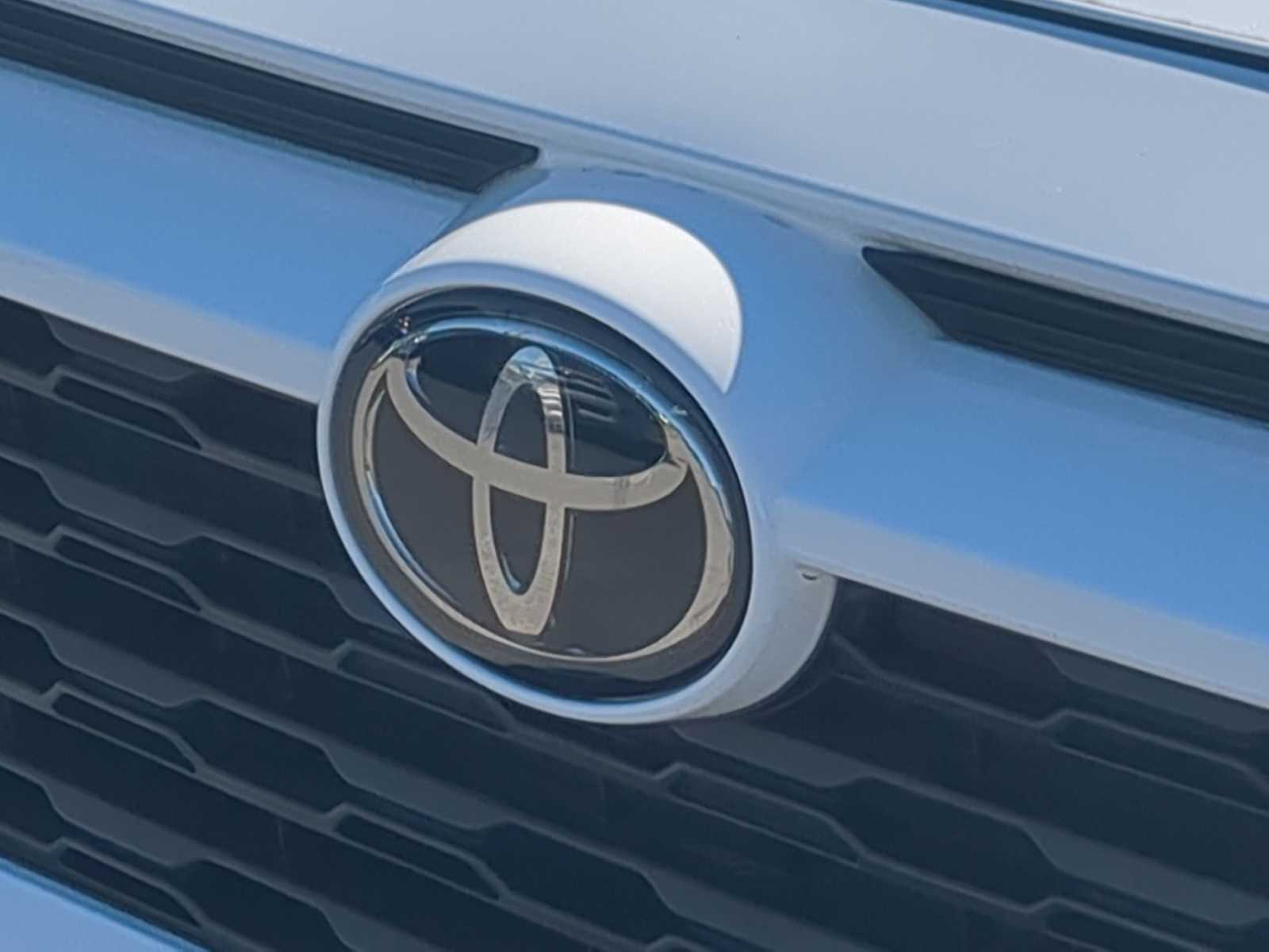 Thumbnail: 2022 Toyota RAV4 - 12