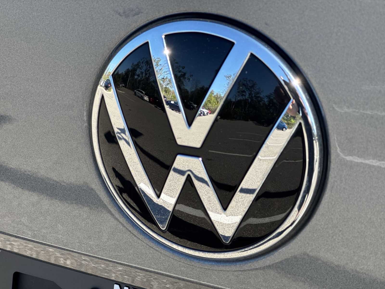 Thumbnail: 2023 Volkswagen Taos - 10