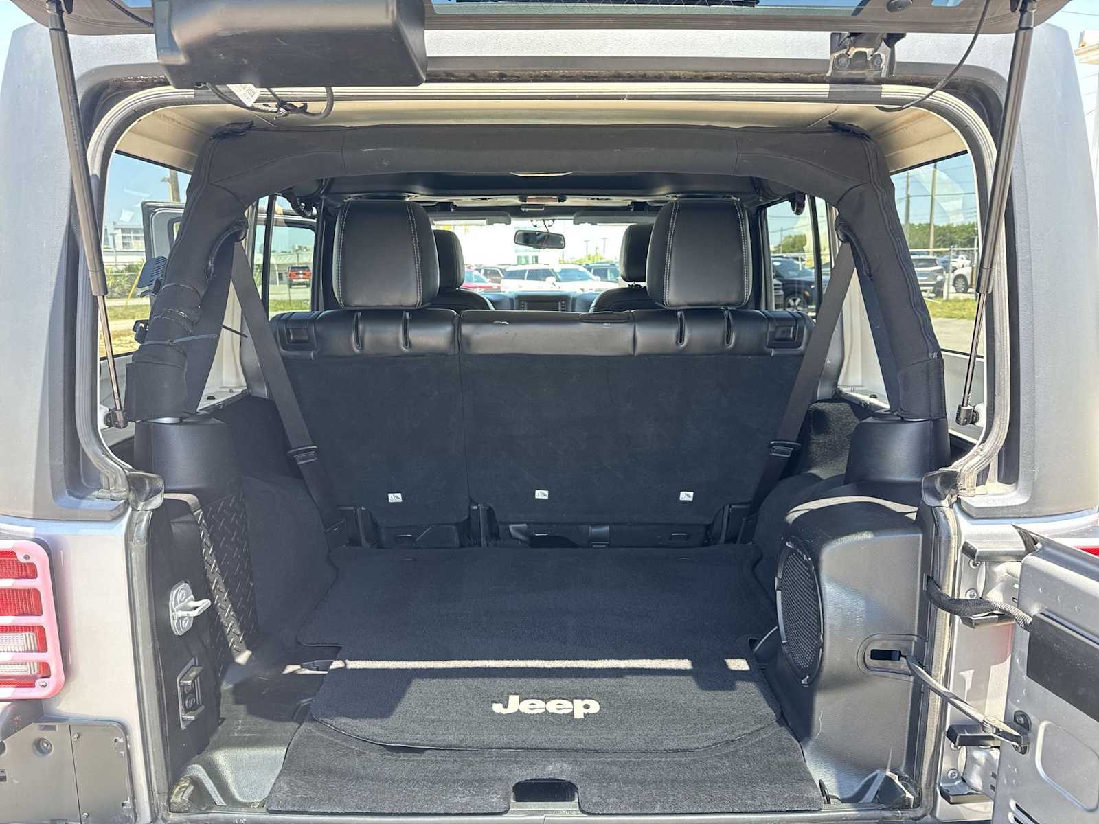 Thumbnail: 2014 Jeep Wrangler - 32