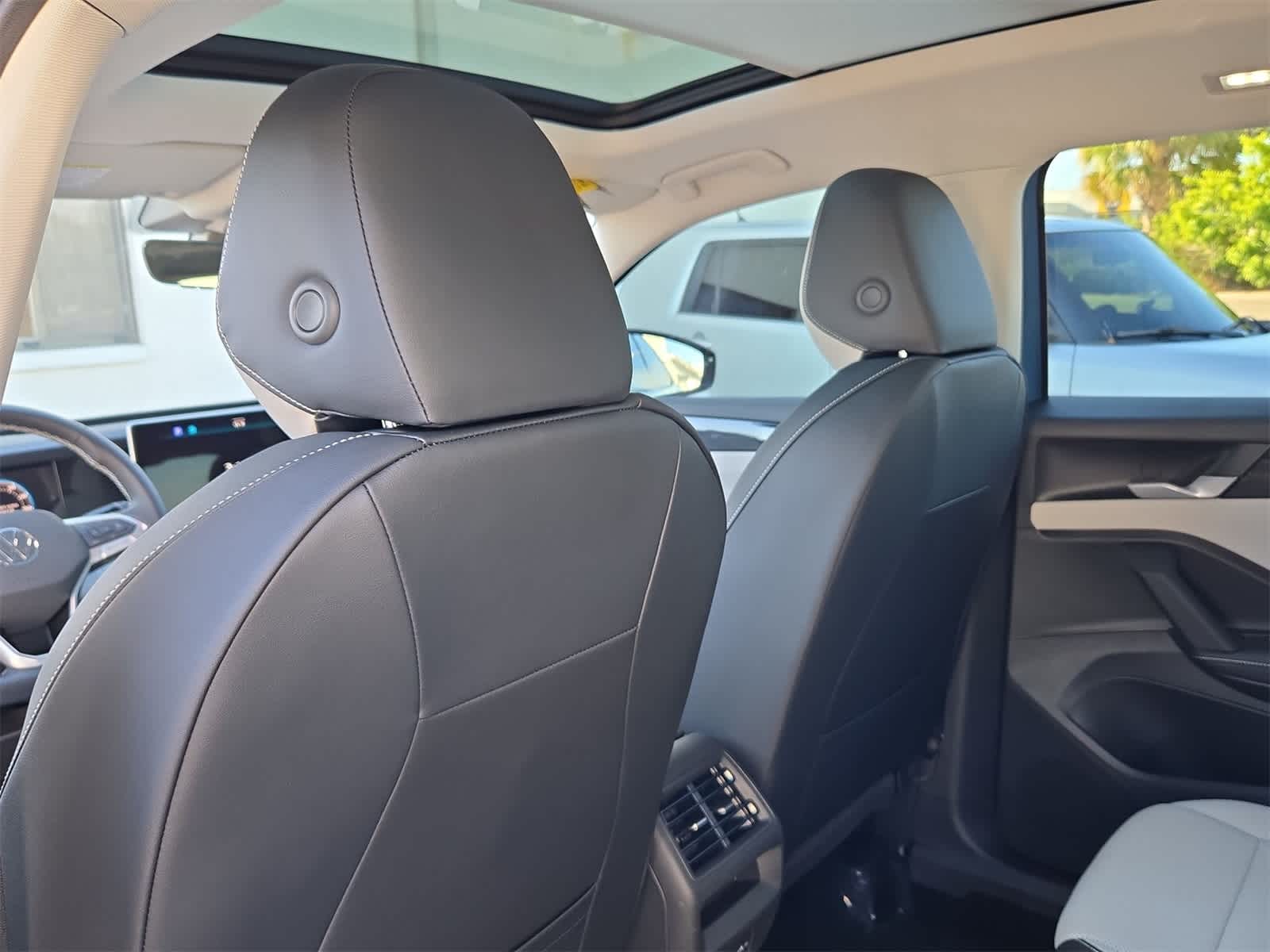 Thumbnail: 2025 Volkswagen Tiguan - 19