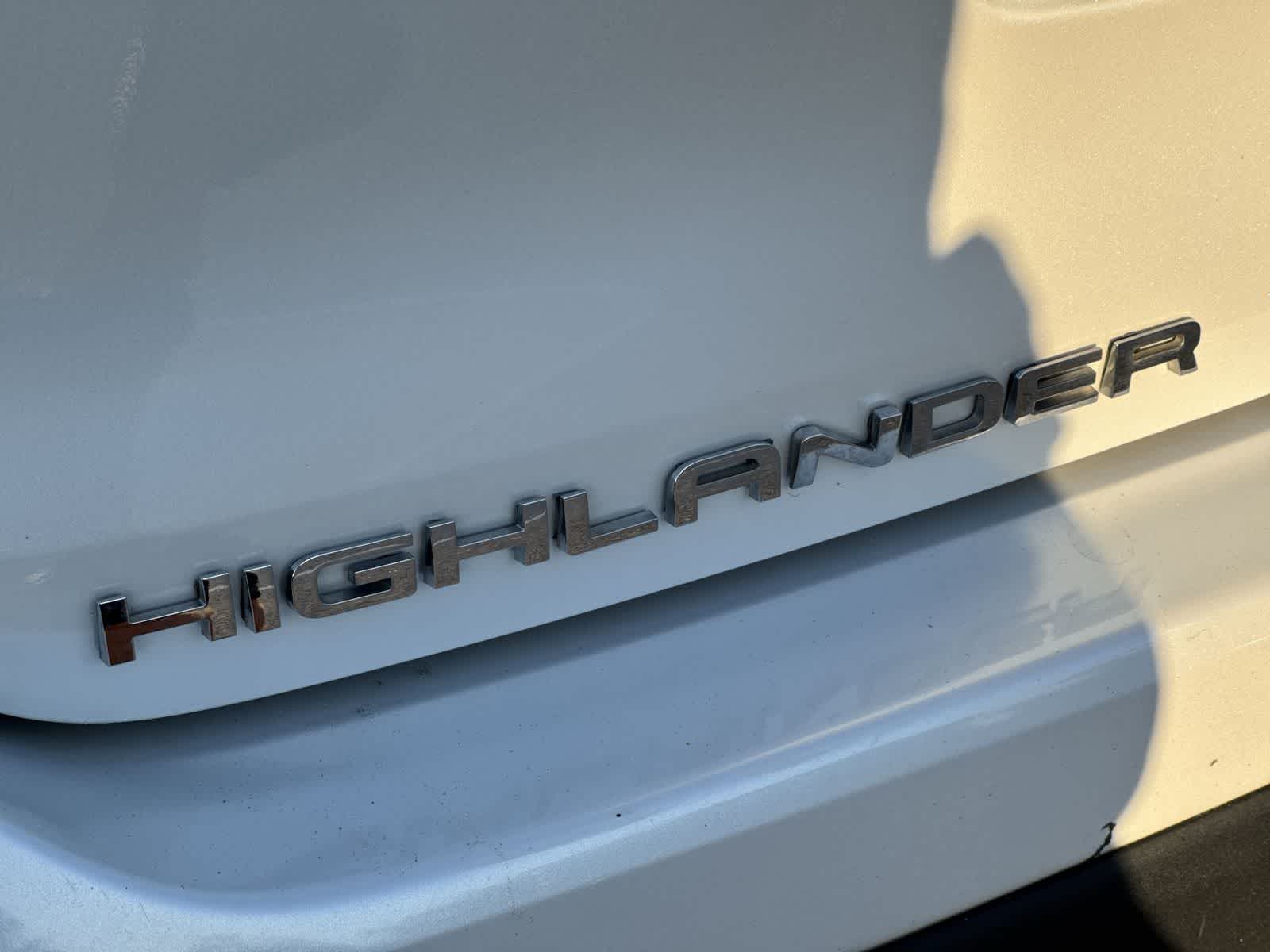 Thumbnail: 2022 Toyota Highlander - 18