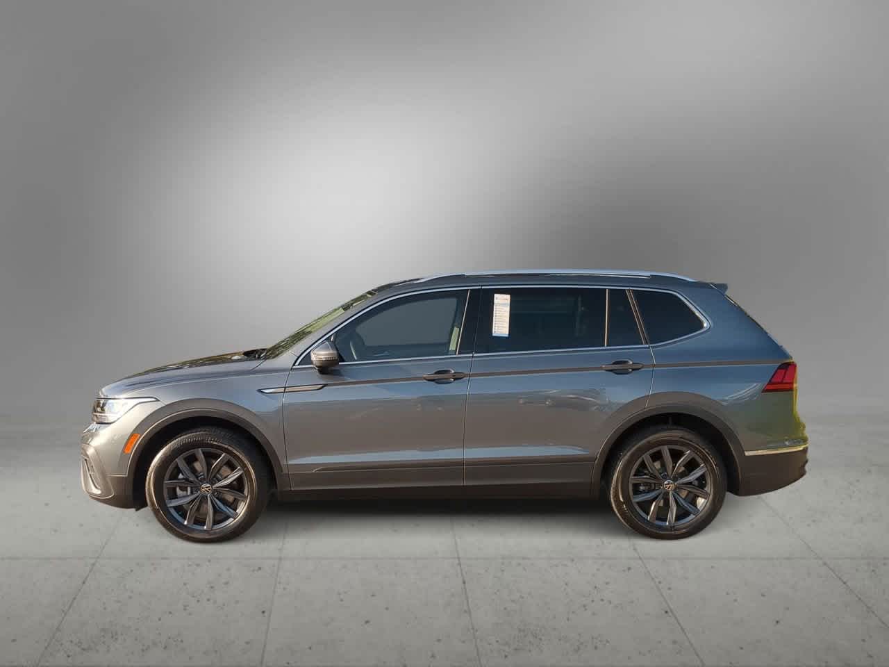Thumbnail: 2023 Volkswagen Tiguan - 5