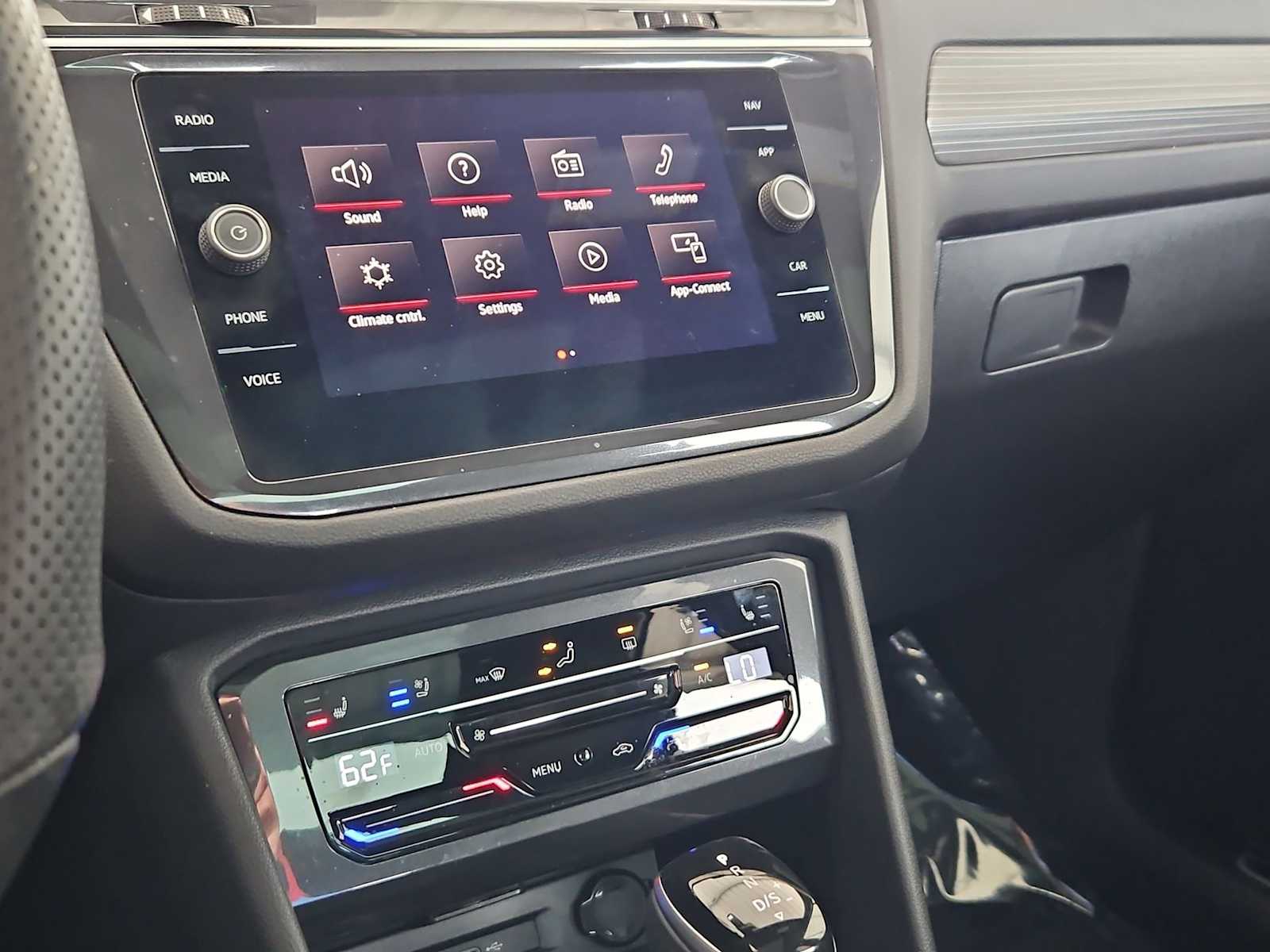 Thumbnail: 2024 Volkswagen Tiguan - 30