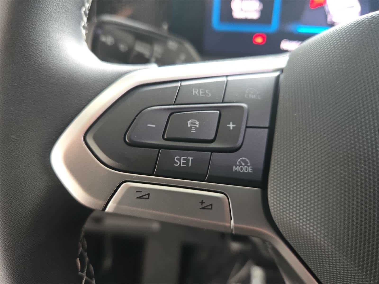 Thumbnail: 2025 Volkswagen Tiguan - 24