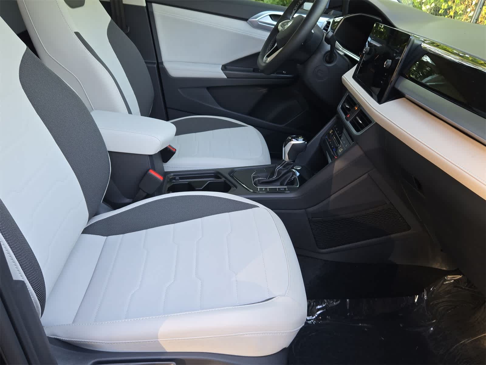 Thumbnail: 2025 Volkswagen Taos - 21