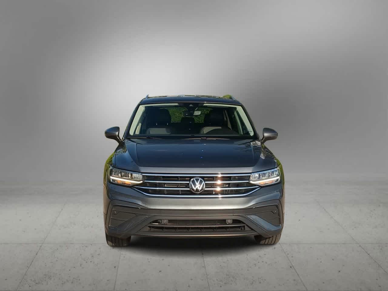 Thumbnail: 2023 Volkswagen Tiguan - 3