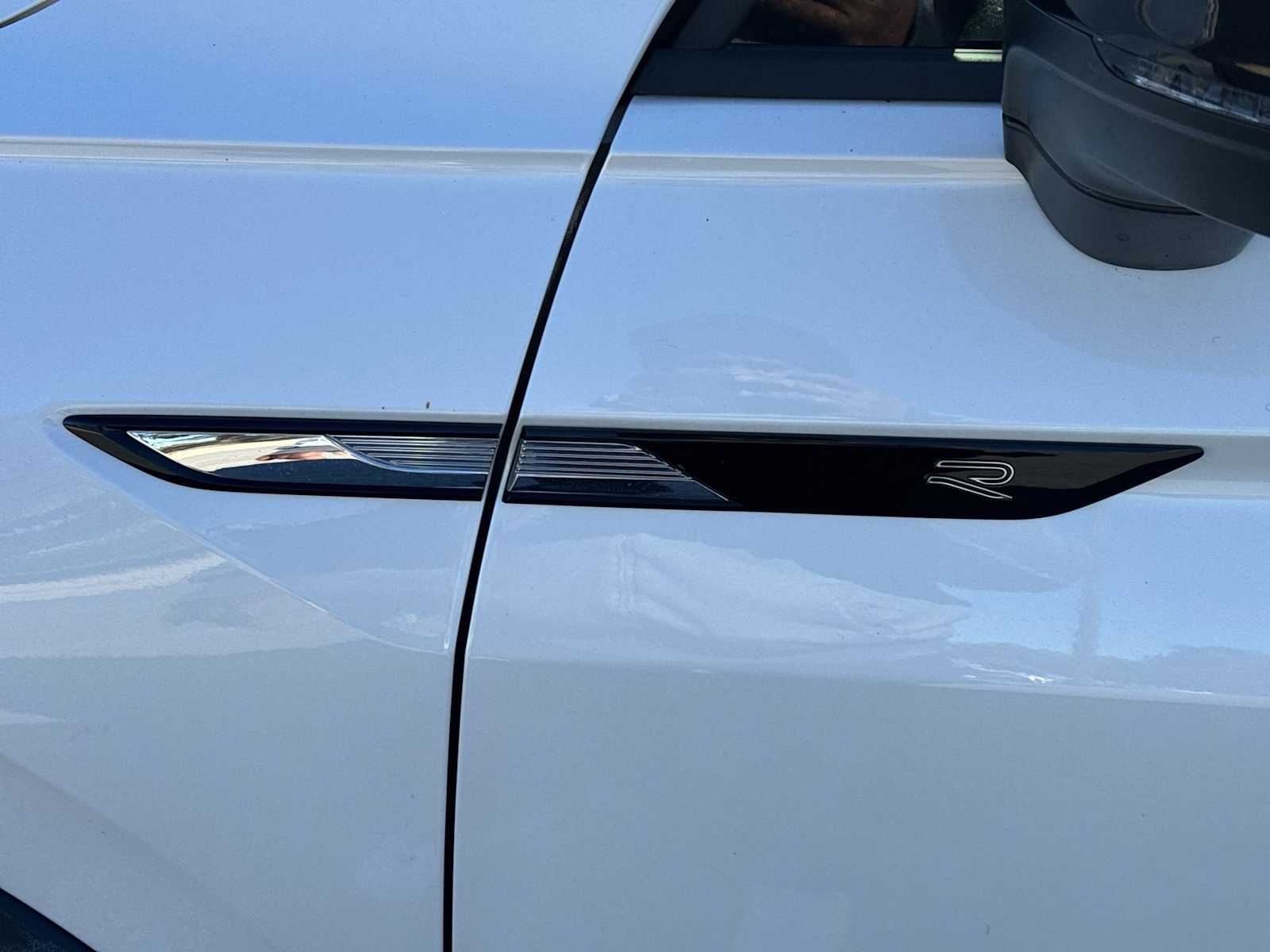 Thumbnail: 2023 Volkswagen Tiguan - 11