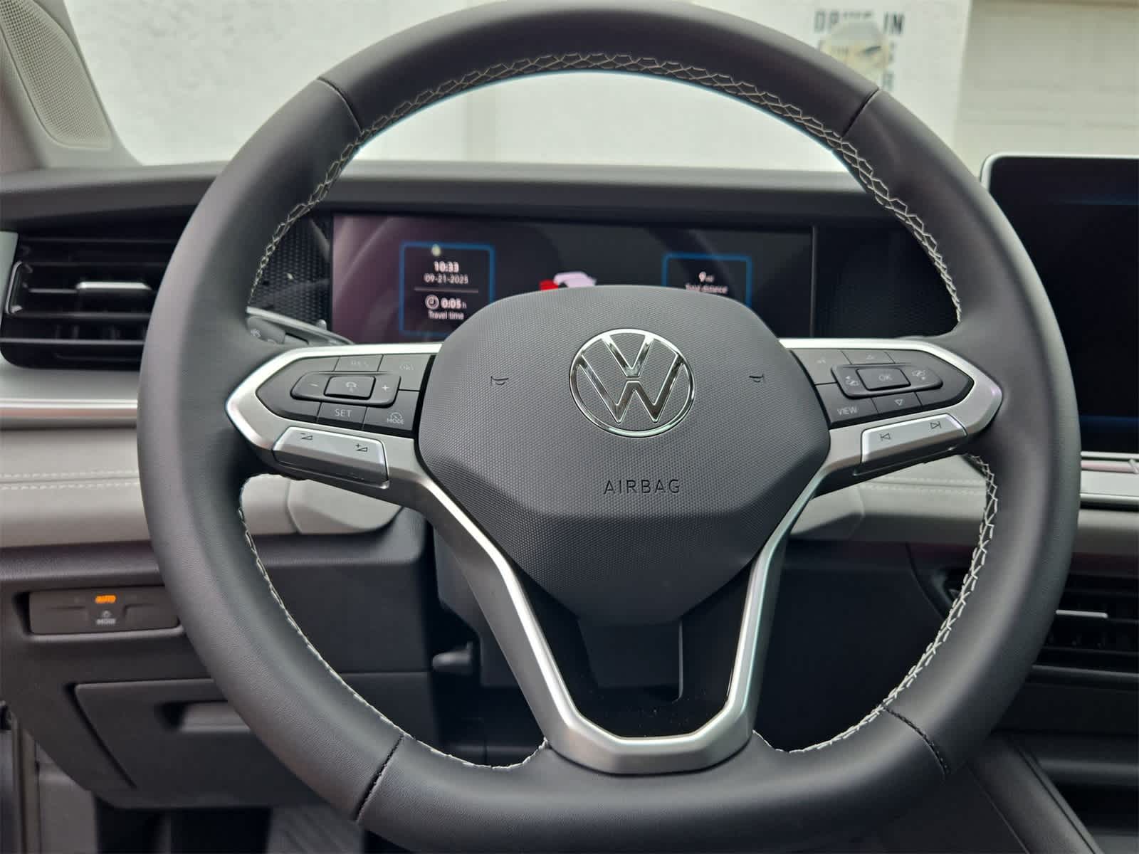 Thumbnail: 2025 Volkswagen Tiguan - 25