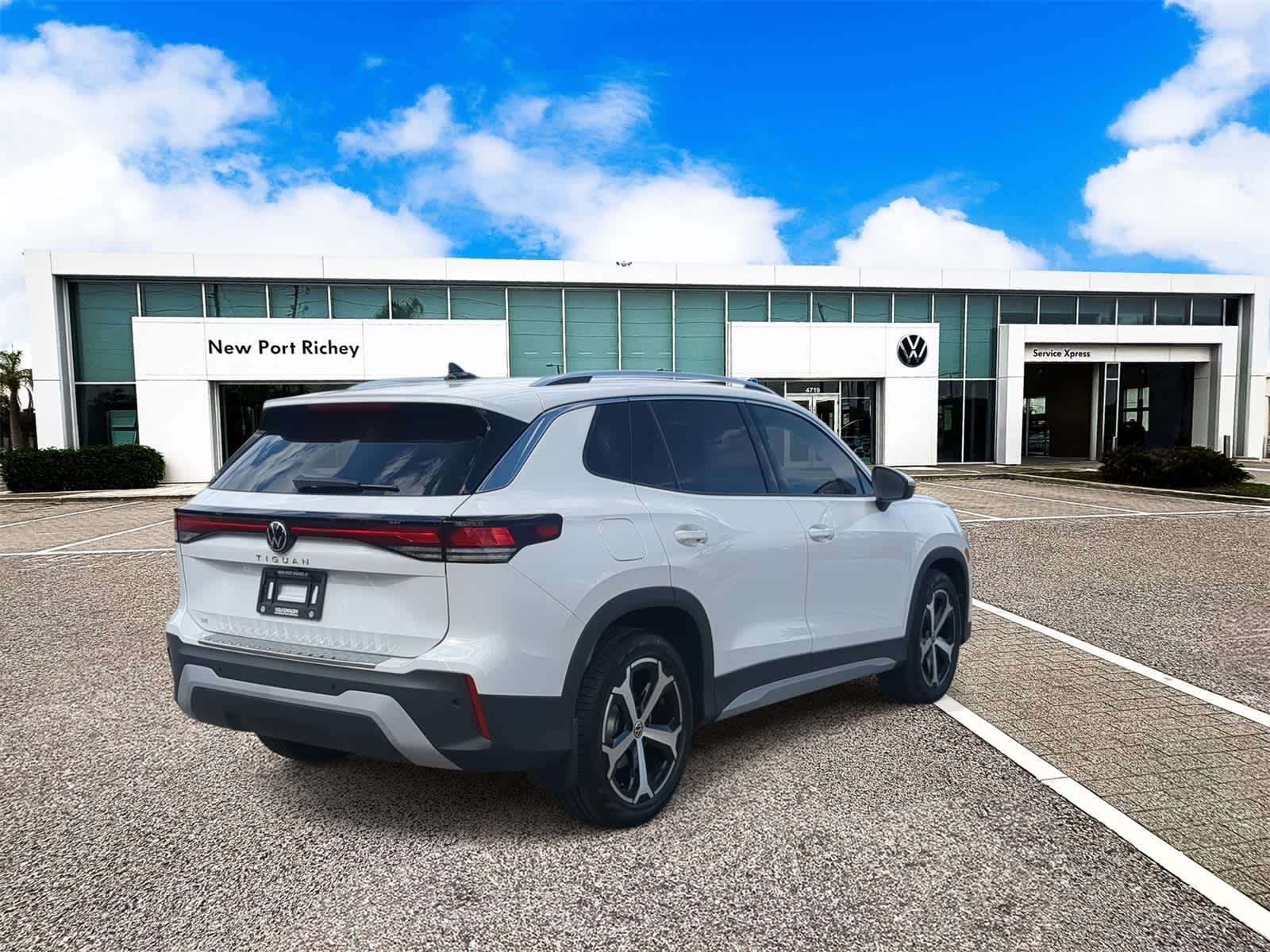 Thumbnail: 2025 Volkswagen Tiguan - 8