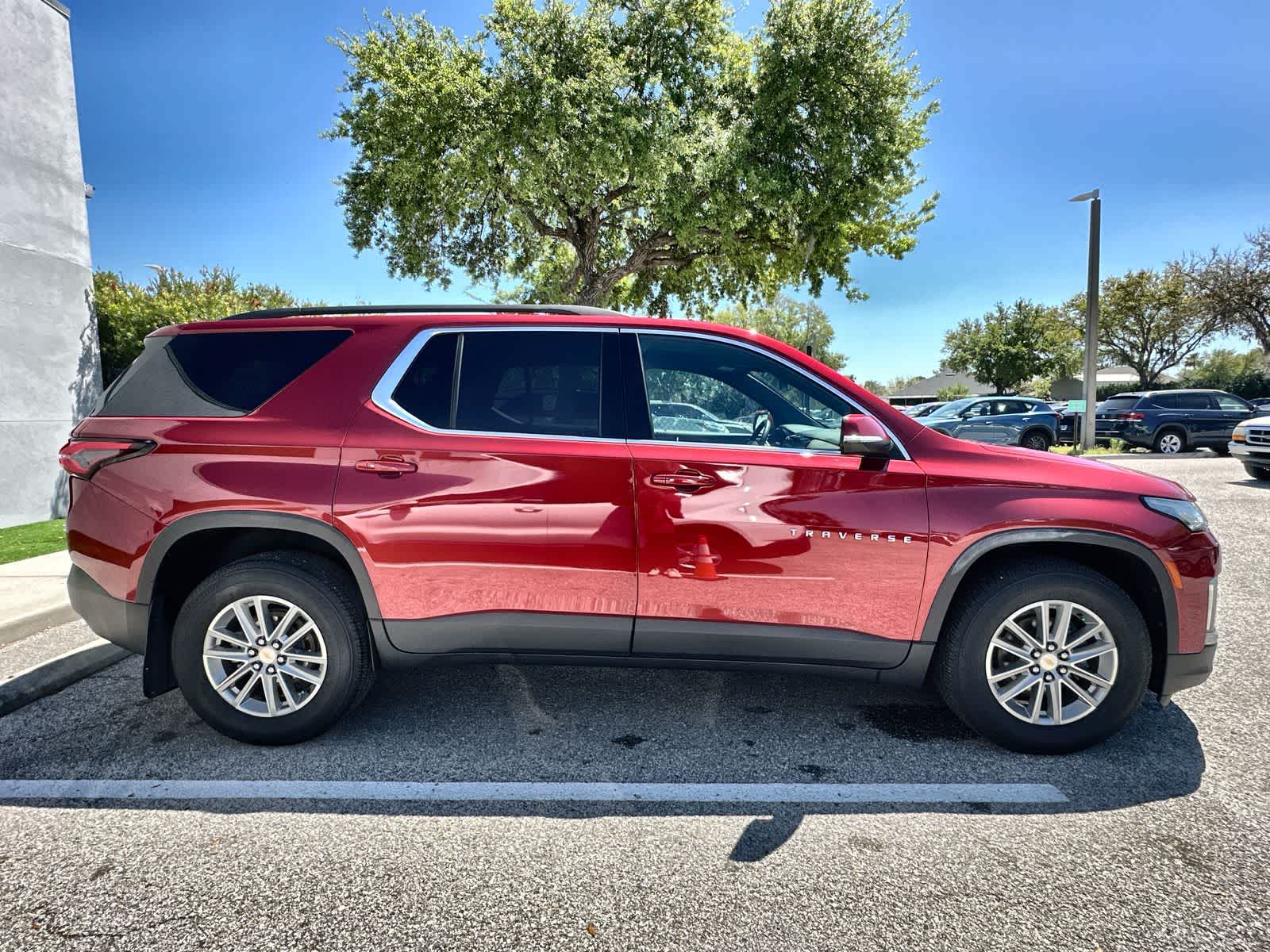 Thumbnail: 2023 Chevrolet Traverse - 10