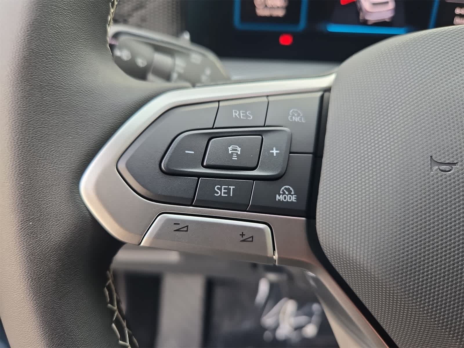 Thumbnail: 2025 Volkswagen Tiguan - 24