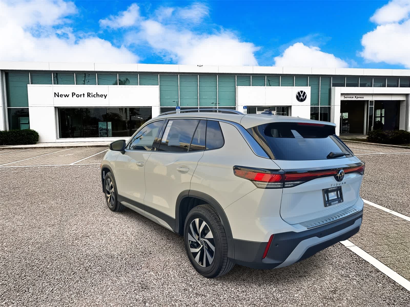 Thumbnail: 2025 Volkswagen Tiguan - 6