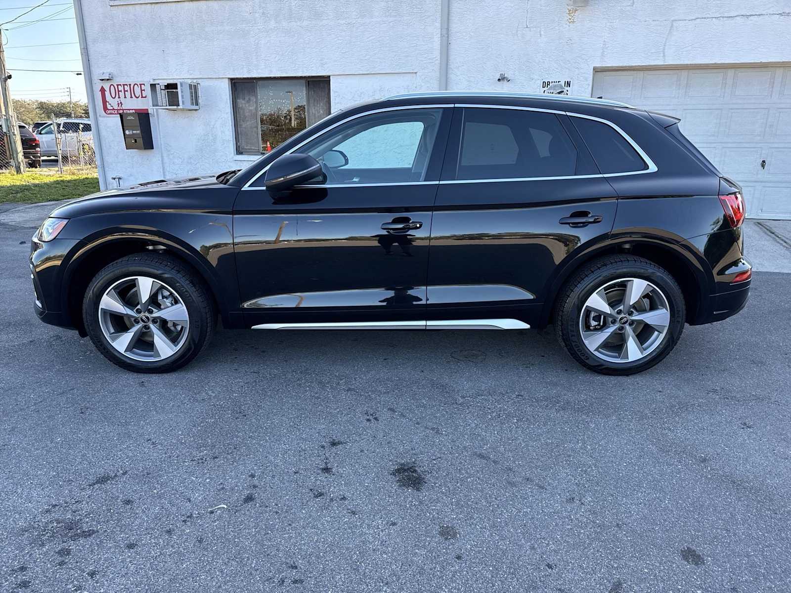 Thumbnail: 2023 Audi Q5 - 3