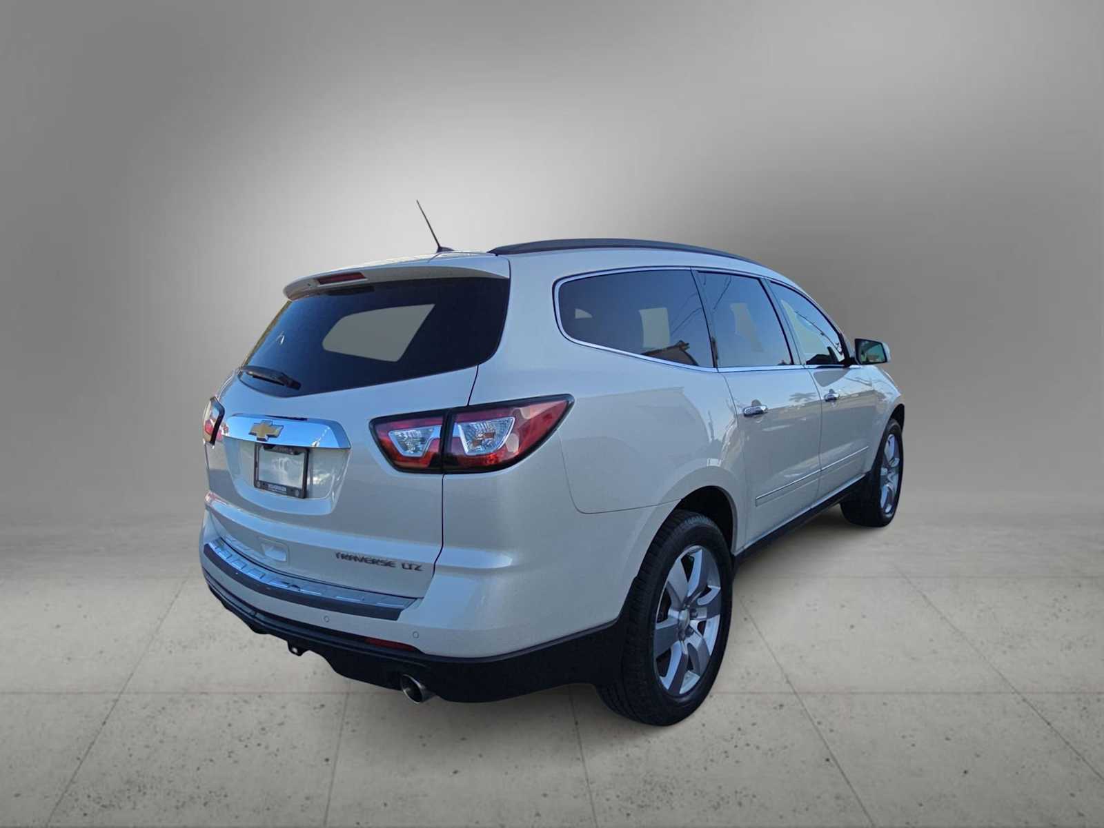 Thumbnail: 2015 Chevrolet Traverse - 8
