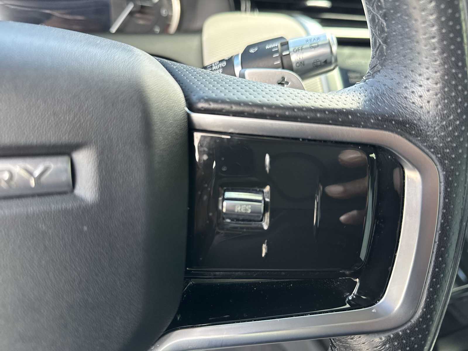 Thumbnail: 2022 Land Rover Discovery Sport - 23