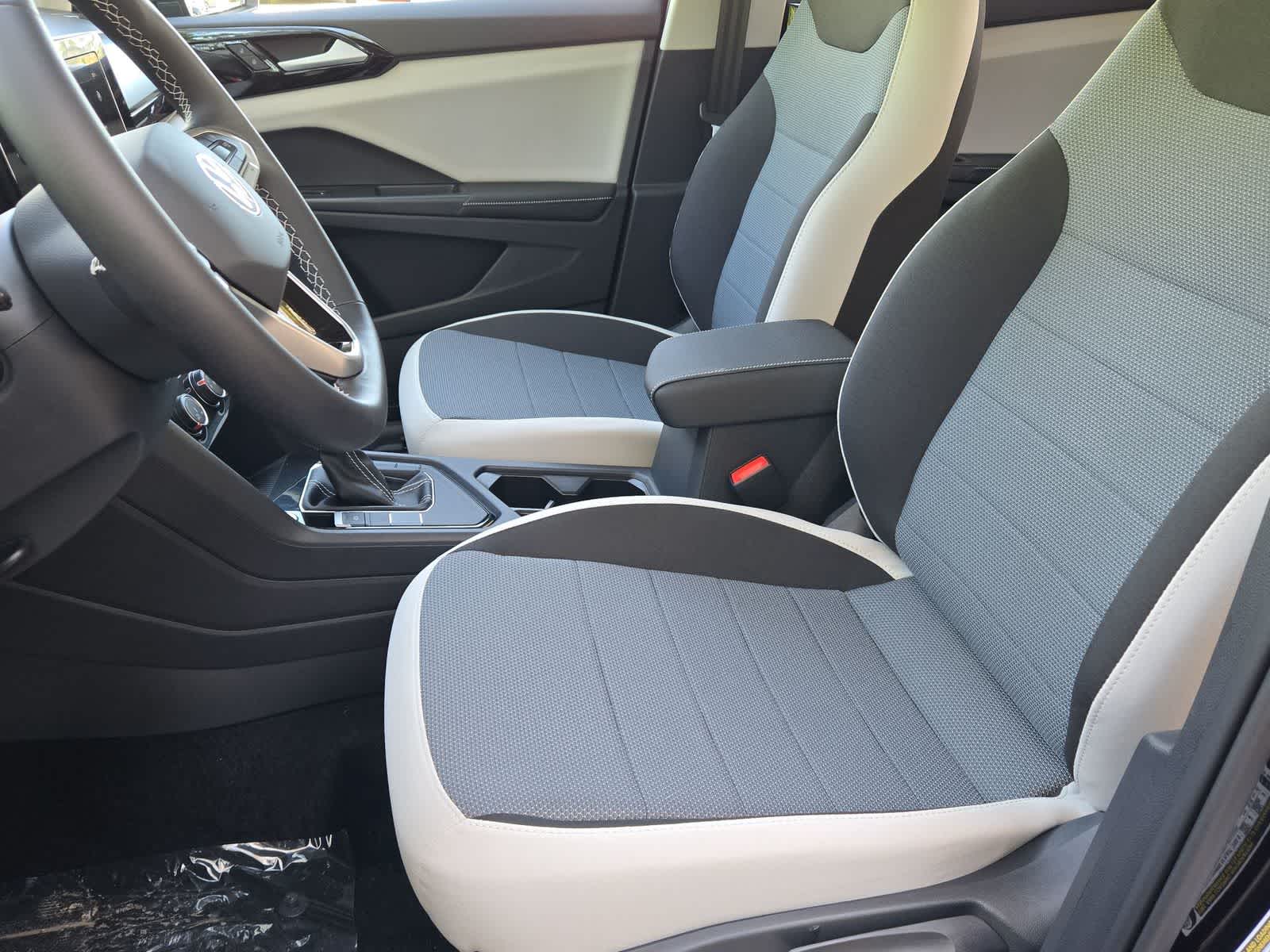 Thumbnail: 2025 Volkswagen Taos - 17