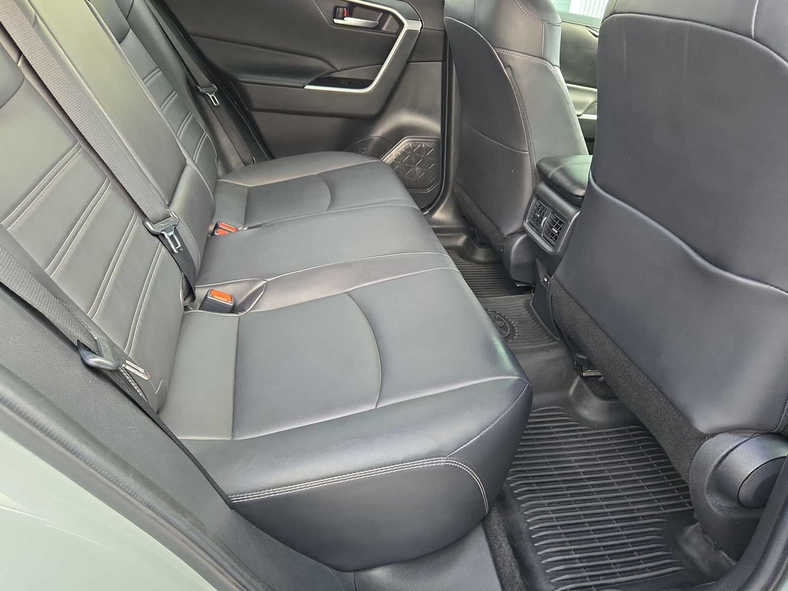 Thumbnail: 2022 Toyota RAV4 - 21