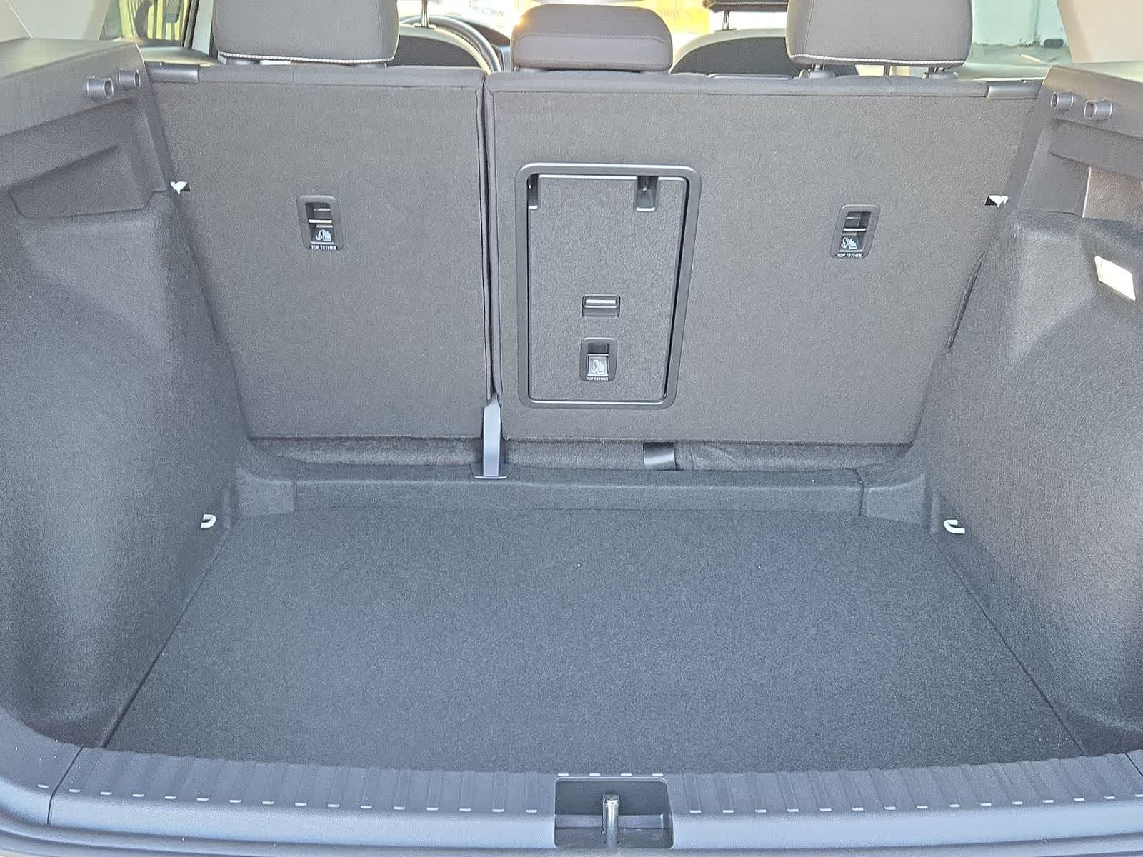 Thumbnail: 2025 Volkswagen Taos - 31