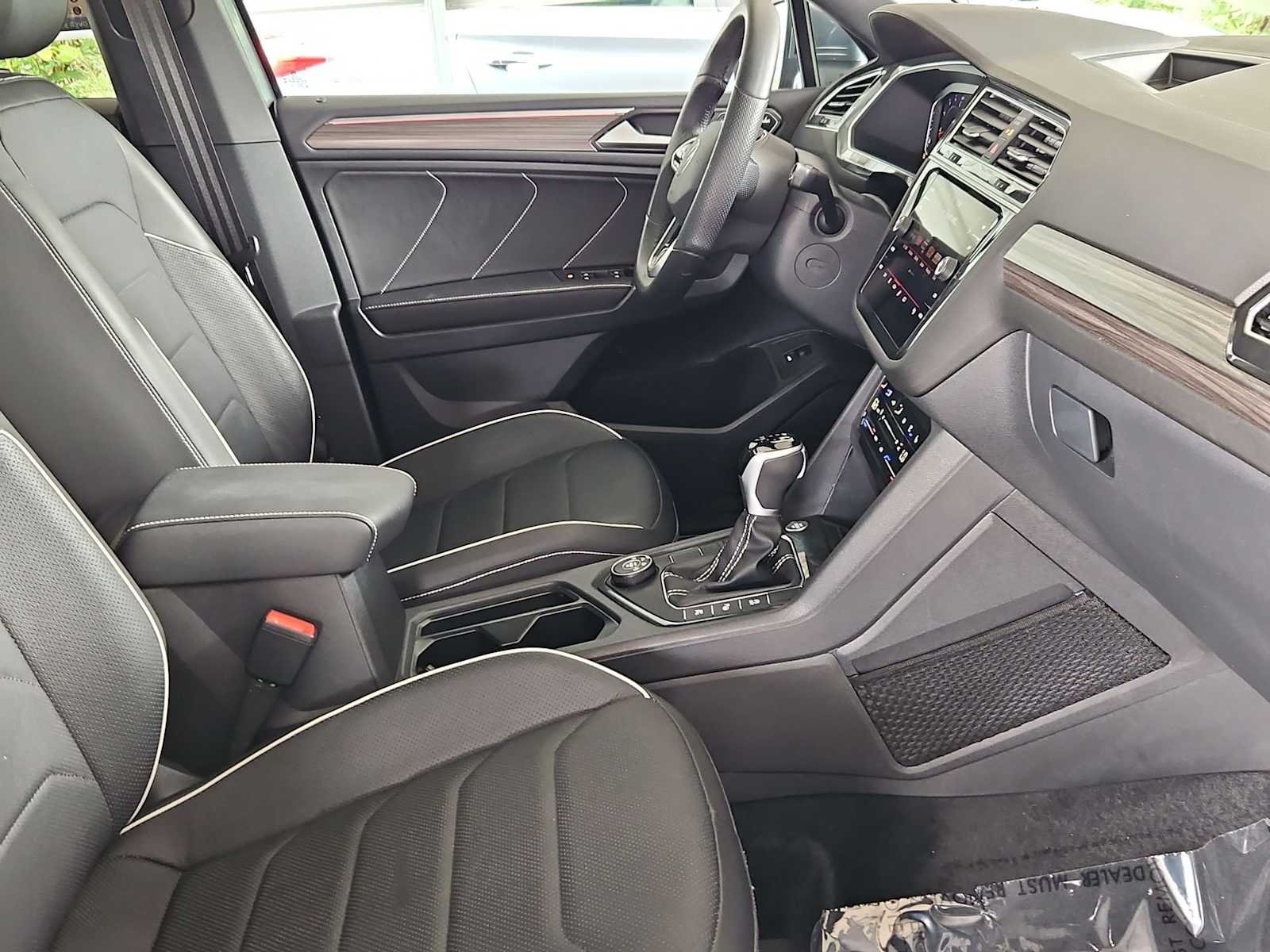 Thumbnail: 2024 Volkswagen Tiguan - 24