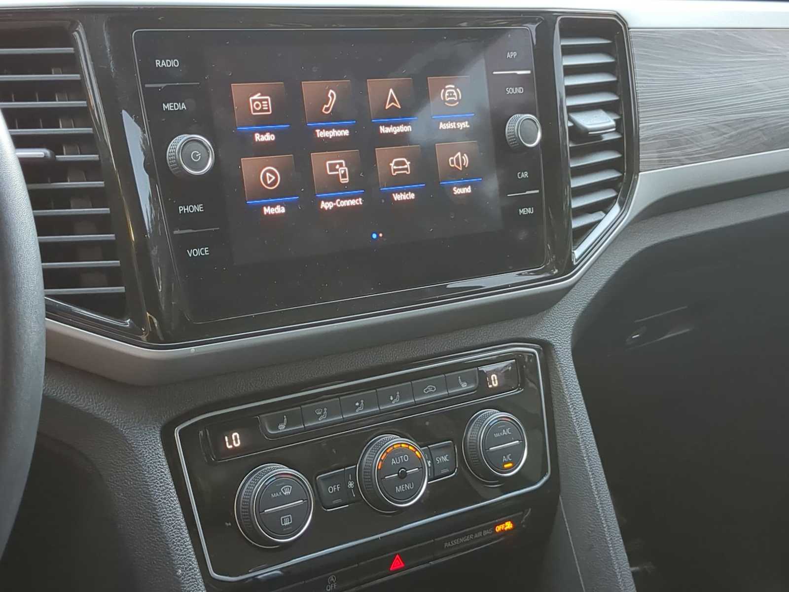 Thumbnail: 2022 Volkswagen Atlas - 29