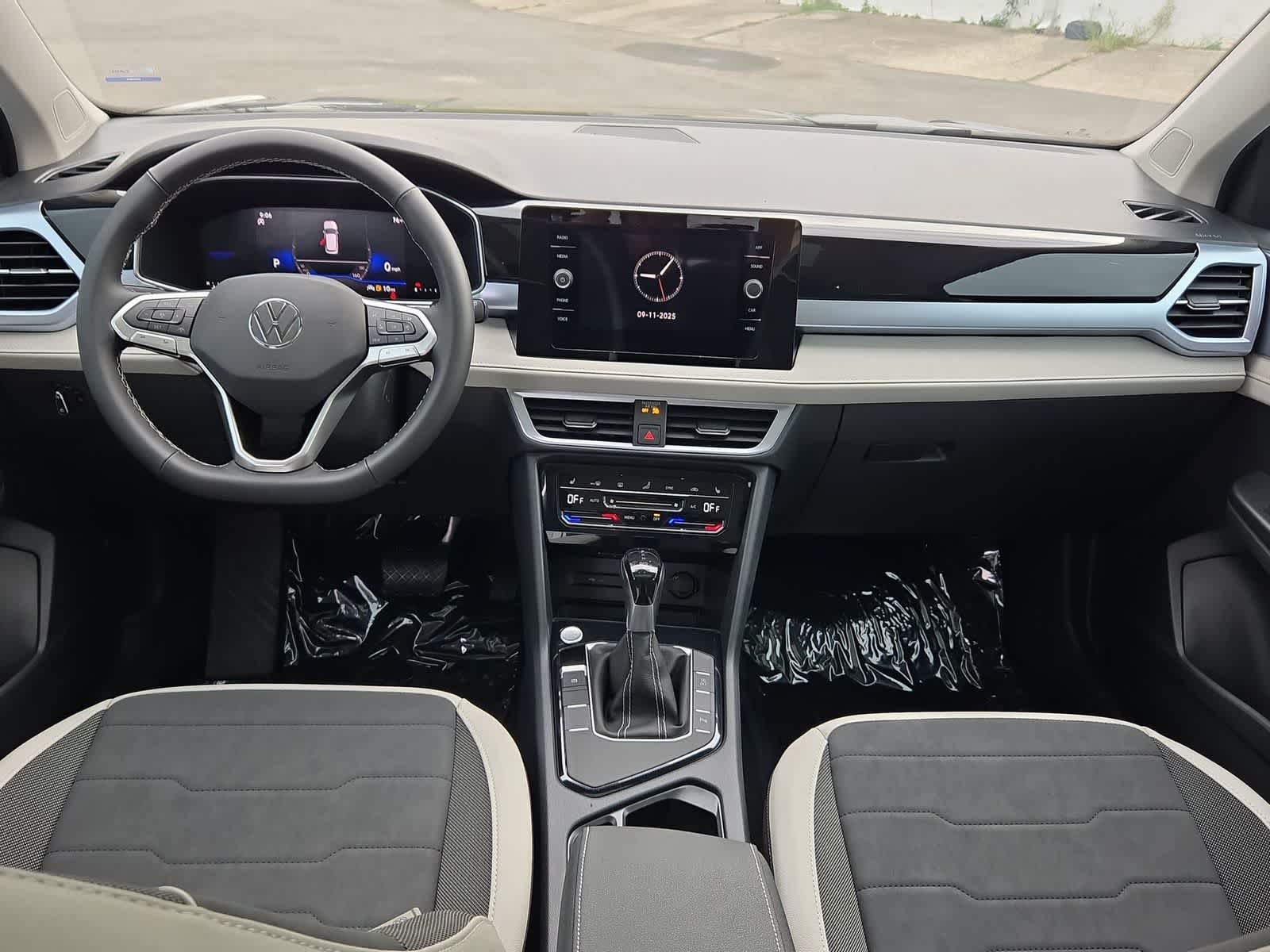 Thumbnail: 2025 Volkswagen Taos - 16