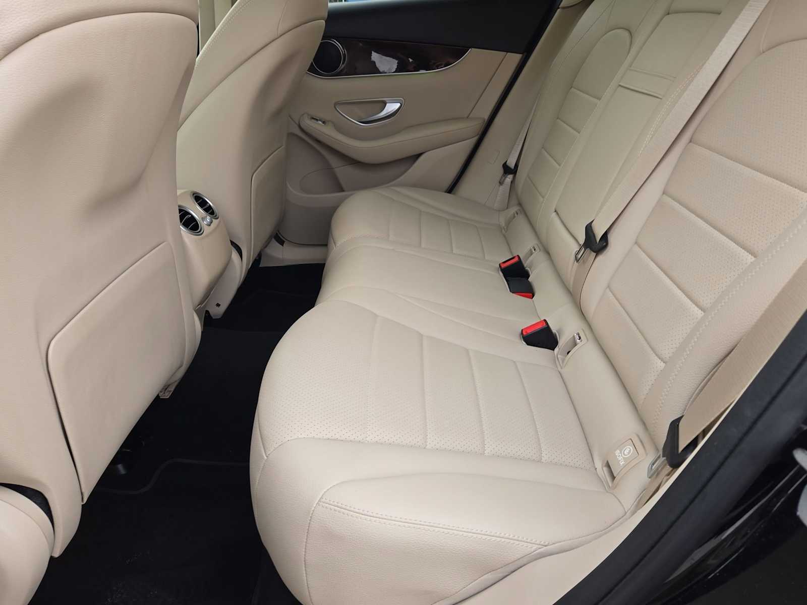 Thumbnail: 2022 Mercedes-Benz GLC - 18