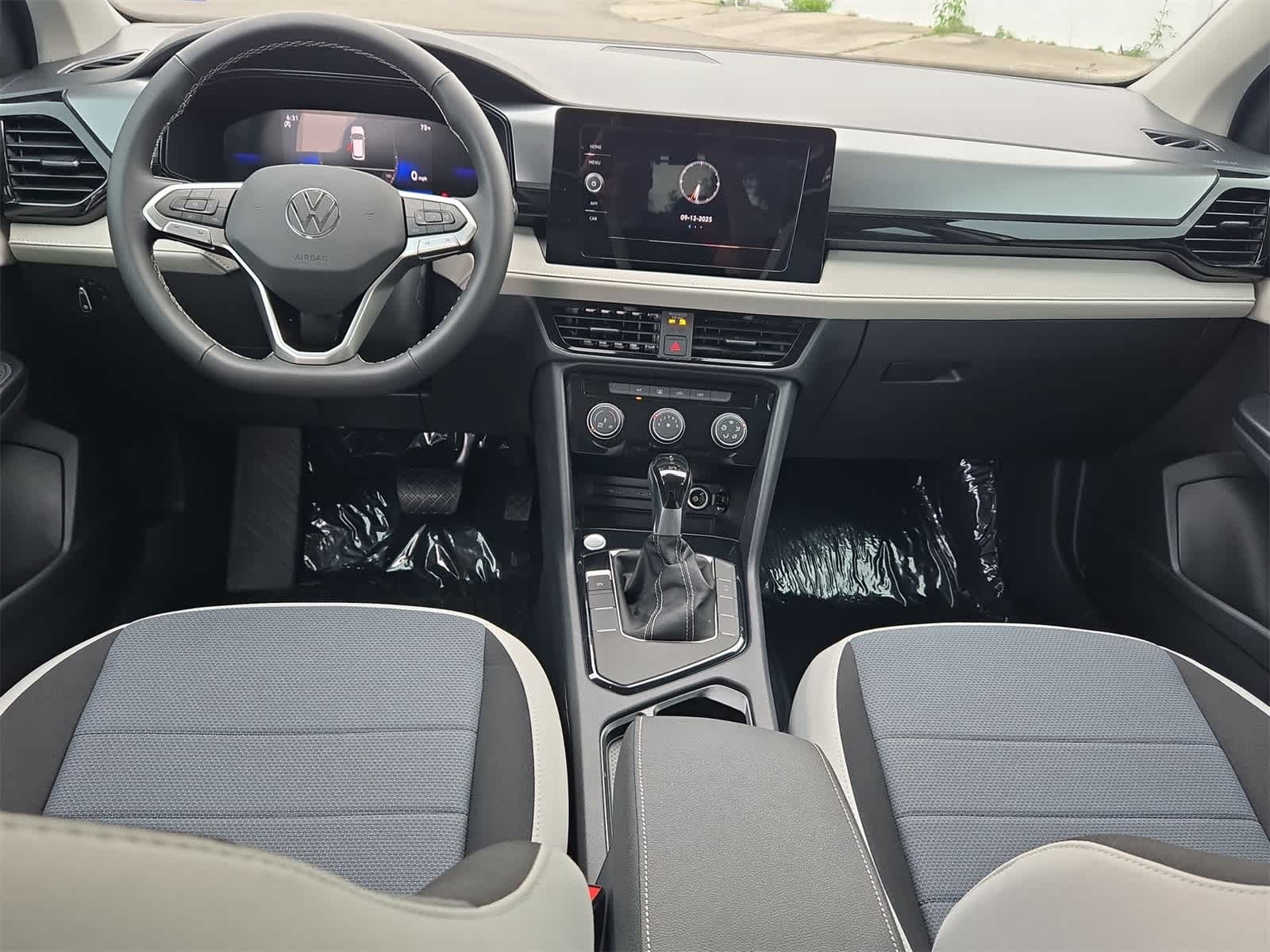 Thumbnail: 2025 Volkswagen Taos - 16