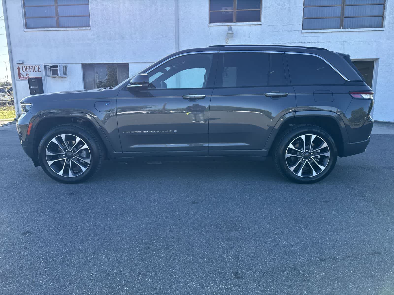 Thumbnail: 2022 Jeep Grand Cherokee - 4