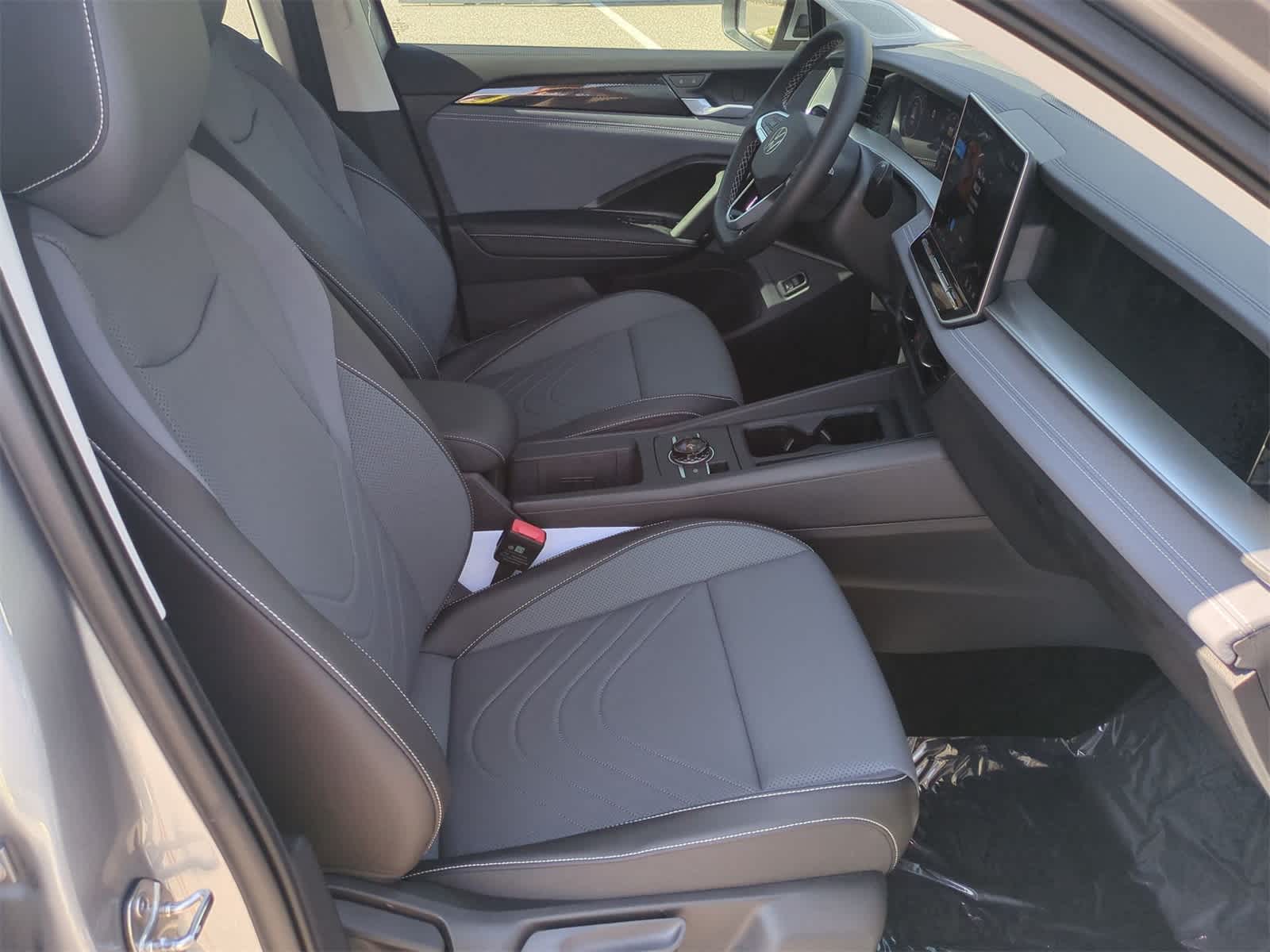 Thumbnail: 2025 Volkswagen Tiguan - 22