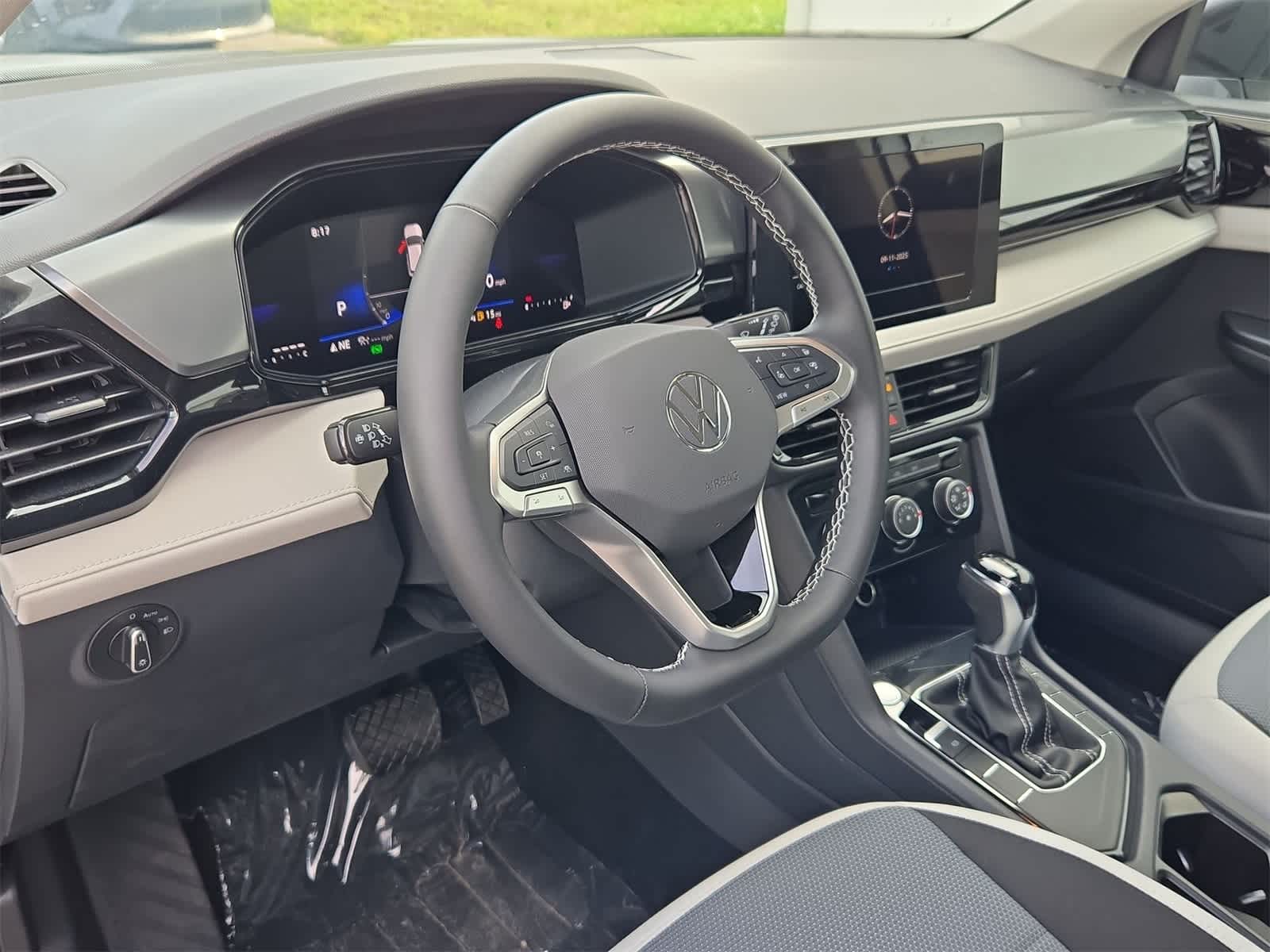 Thumbnail: 2025 Volkswagen Taos - 10