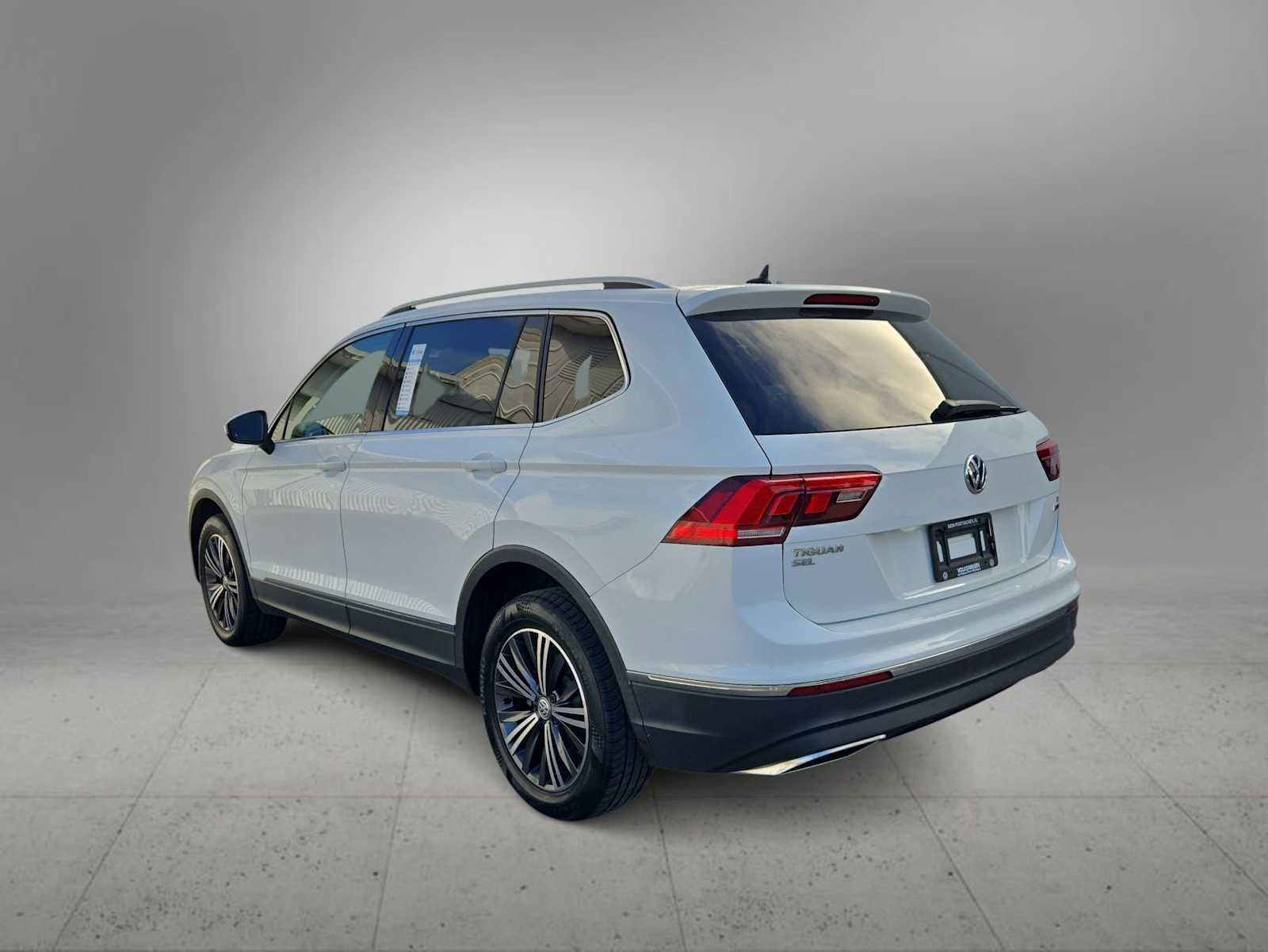 Thumbnail: 2018 Volkswagen Tiguan - 6