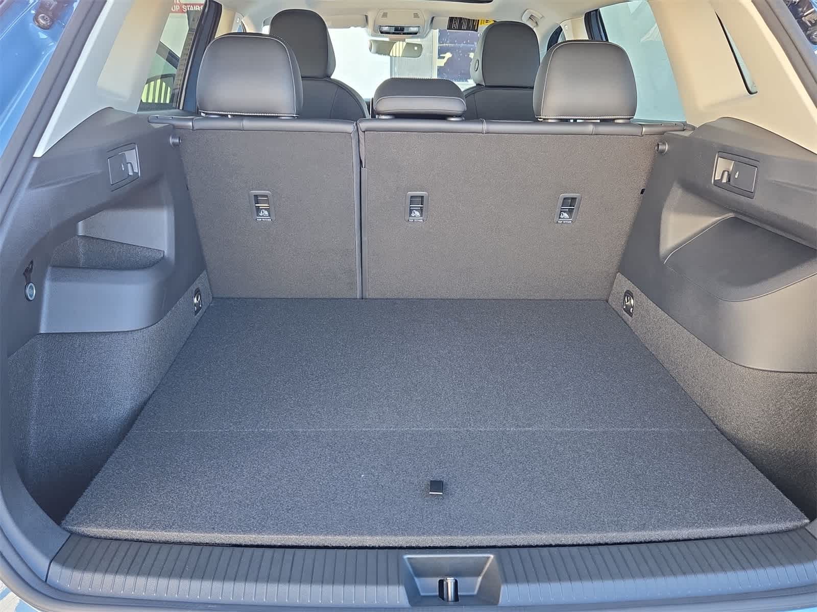 Thumbnail: 2025 Volkswagen Tiguan - 34