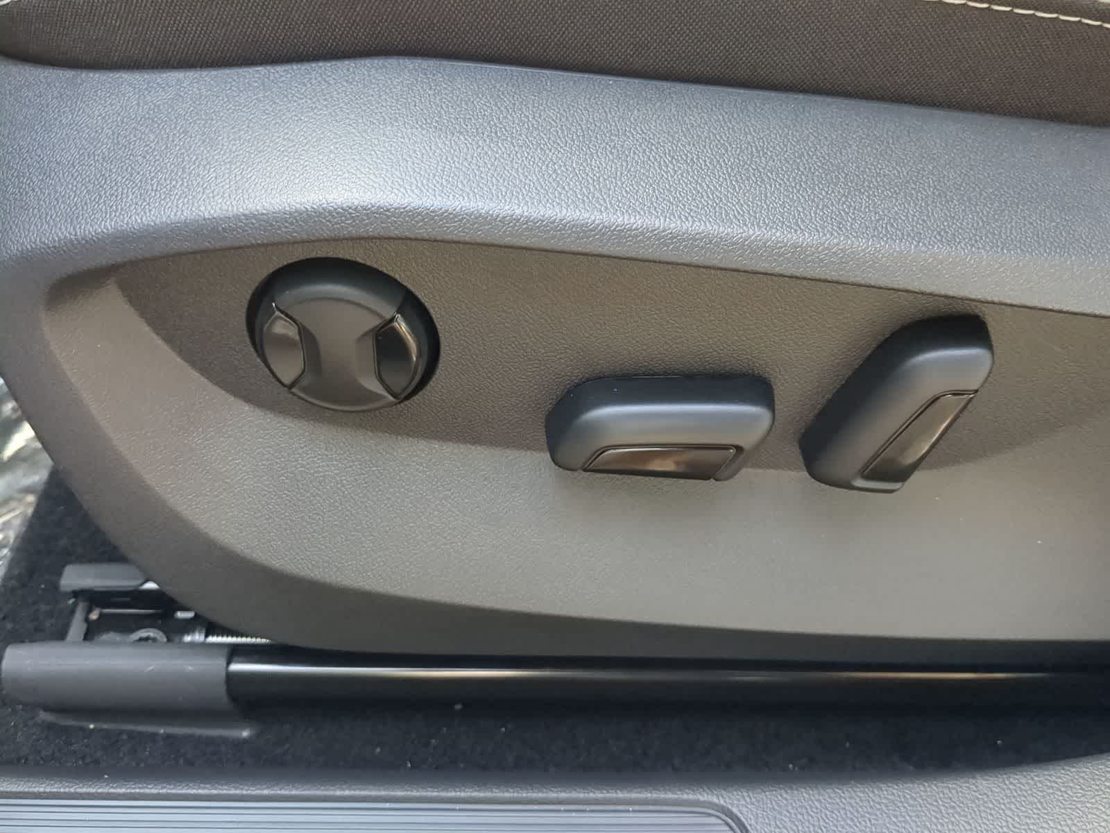 Thumbnail: 2025 Volkswagen Taos - 18