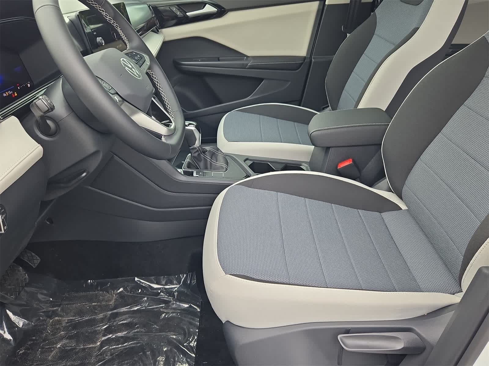 Thumbnail: 2025 Volkswagen Taos - 17