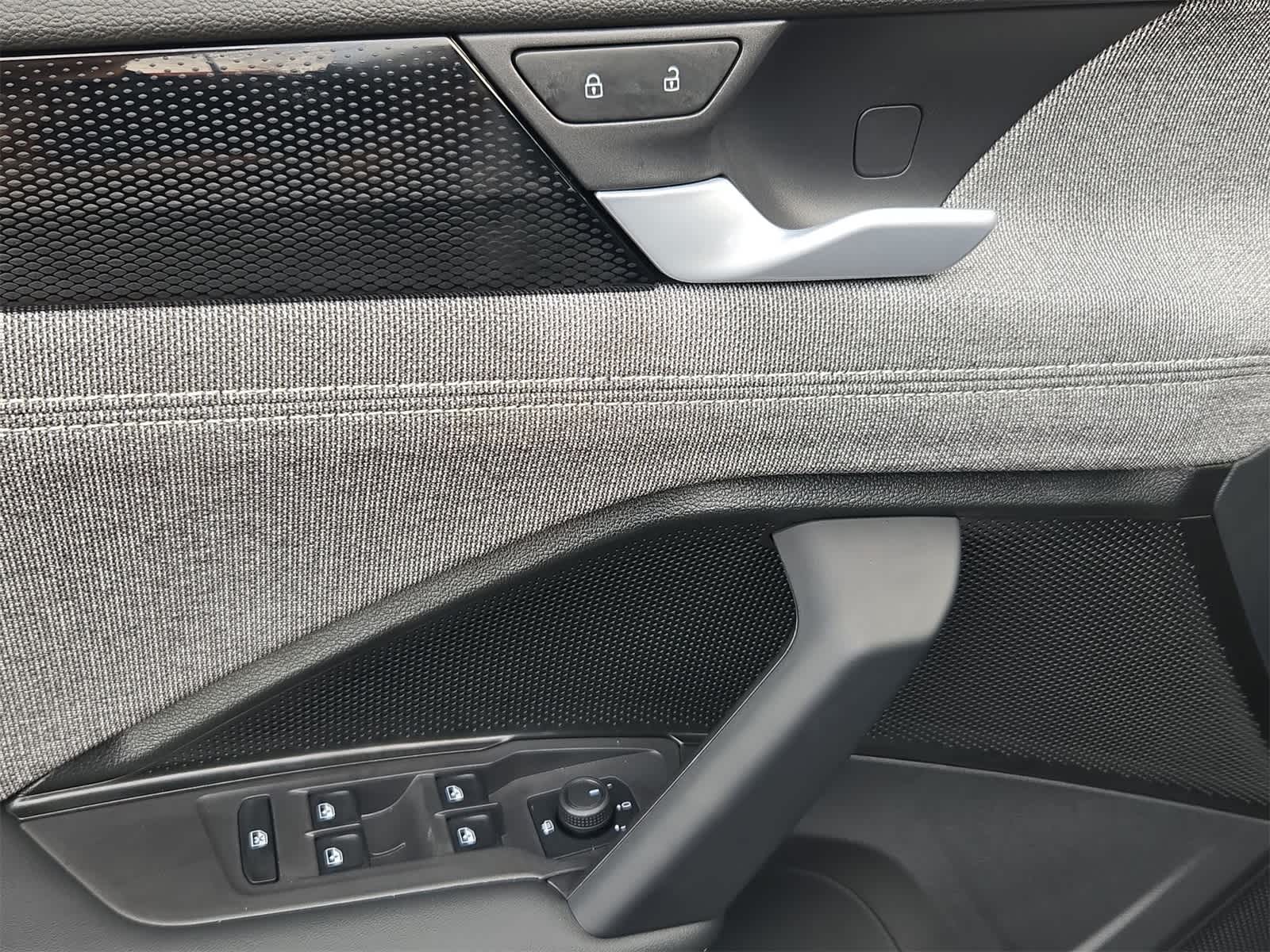 Thumbnail: 2025 Volkswagen Tiguan - 34