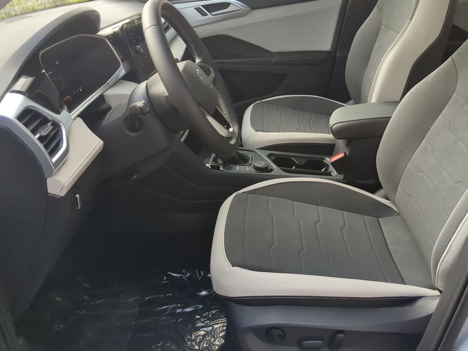 Thumbnail: 2025 Volkswagen Taos - 17