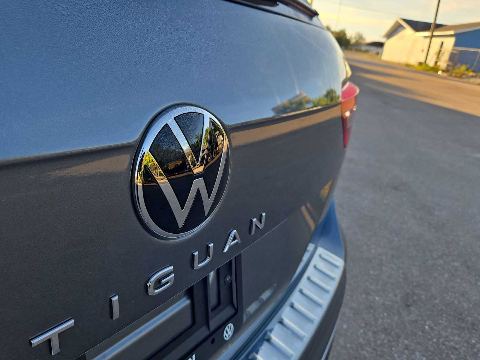 Thumbnail: 2023 Volkswagen Tiguan - 12