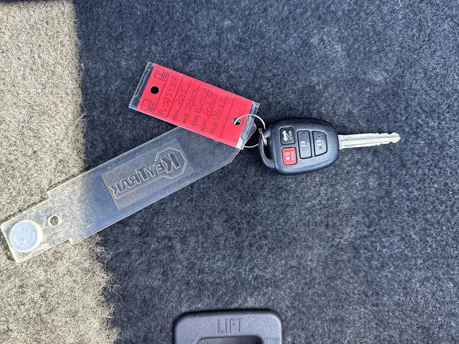 Thumbnail: 2015 Toyota Camry - 28