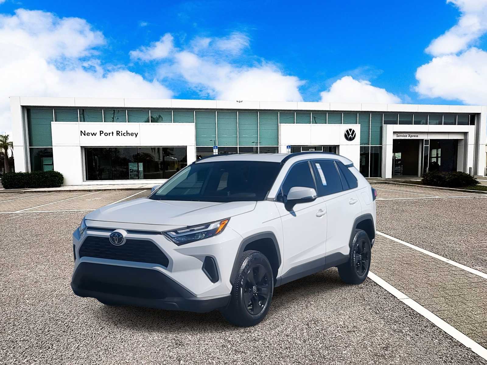 Thumbnail: 2022 Toyota RAV4 - 4
