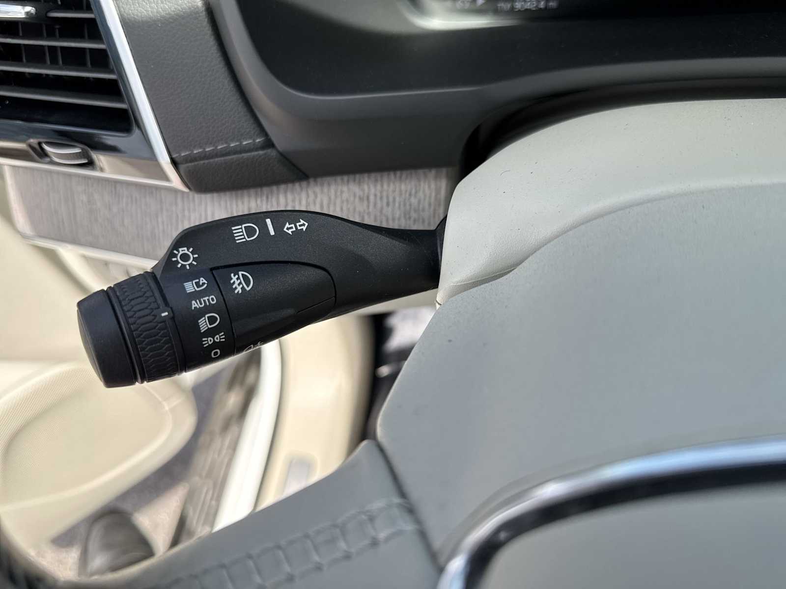 Thumbnail: 2022 Volvo XC90 - 26