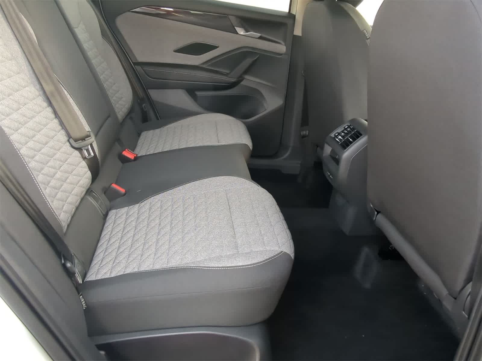 Thumbnail: 2025 Volkswagen Tiguan - 21