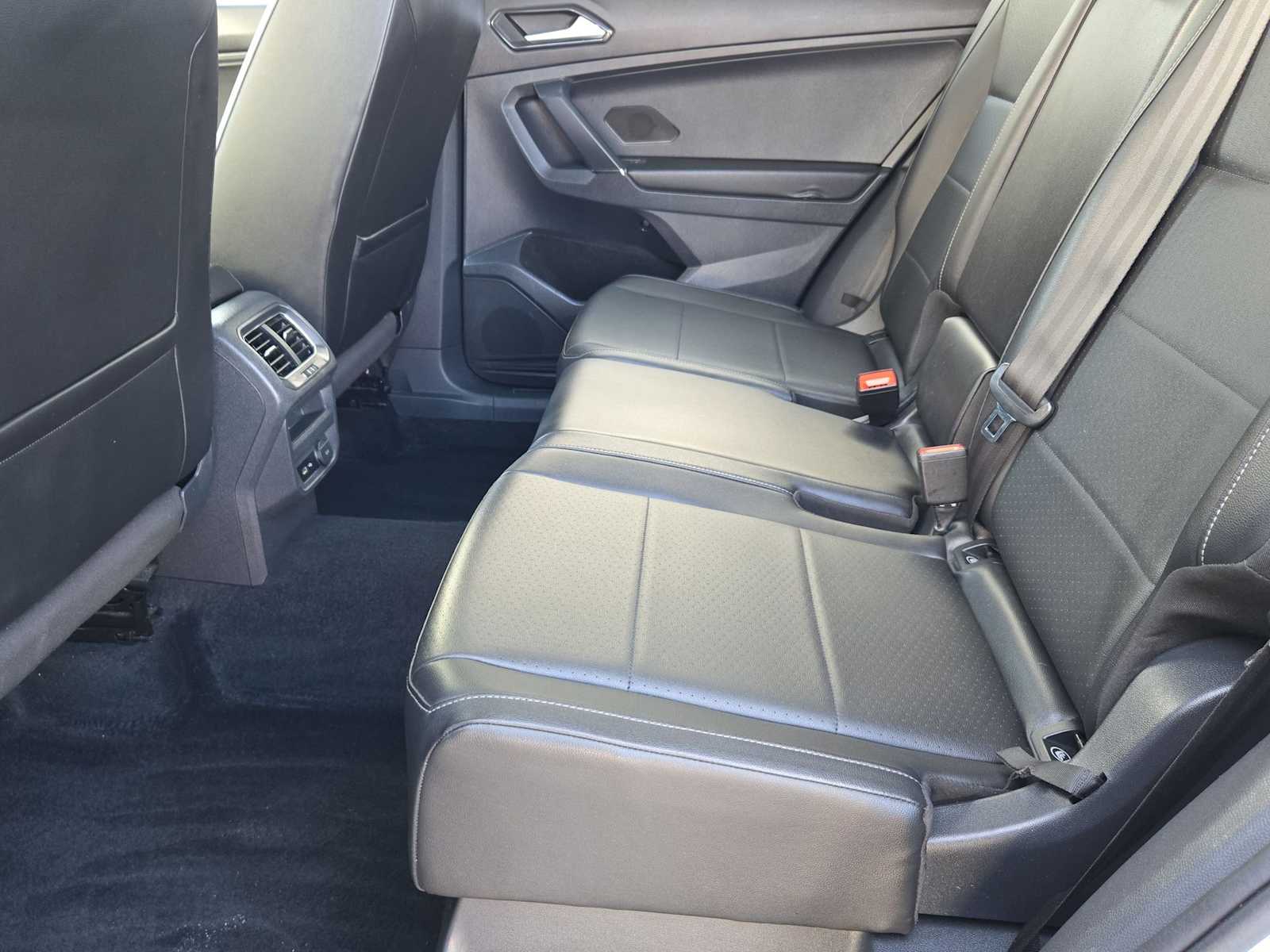 Thumbnail: 2018 Volkswagen Tiguan - 18